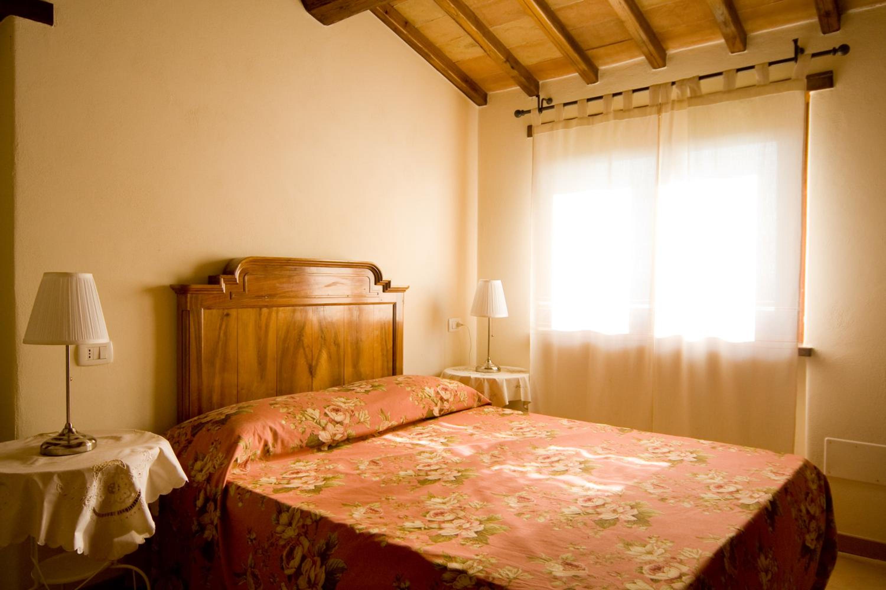 Seven-Bedroom House photo 3