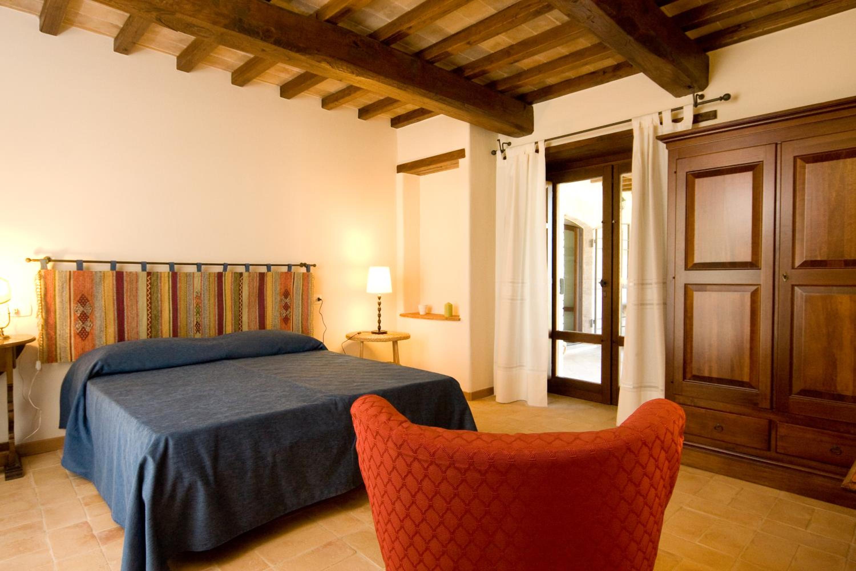 Seven-Bedroom House photo 1