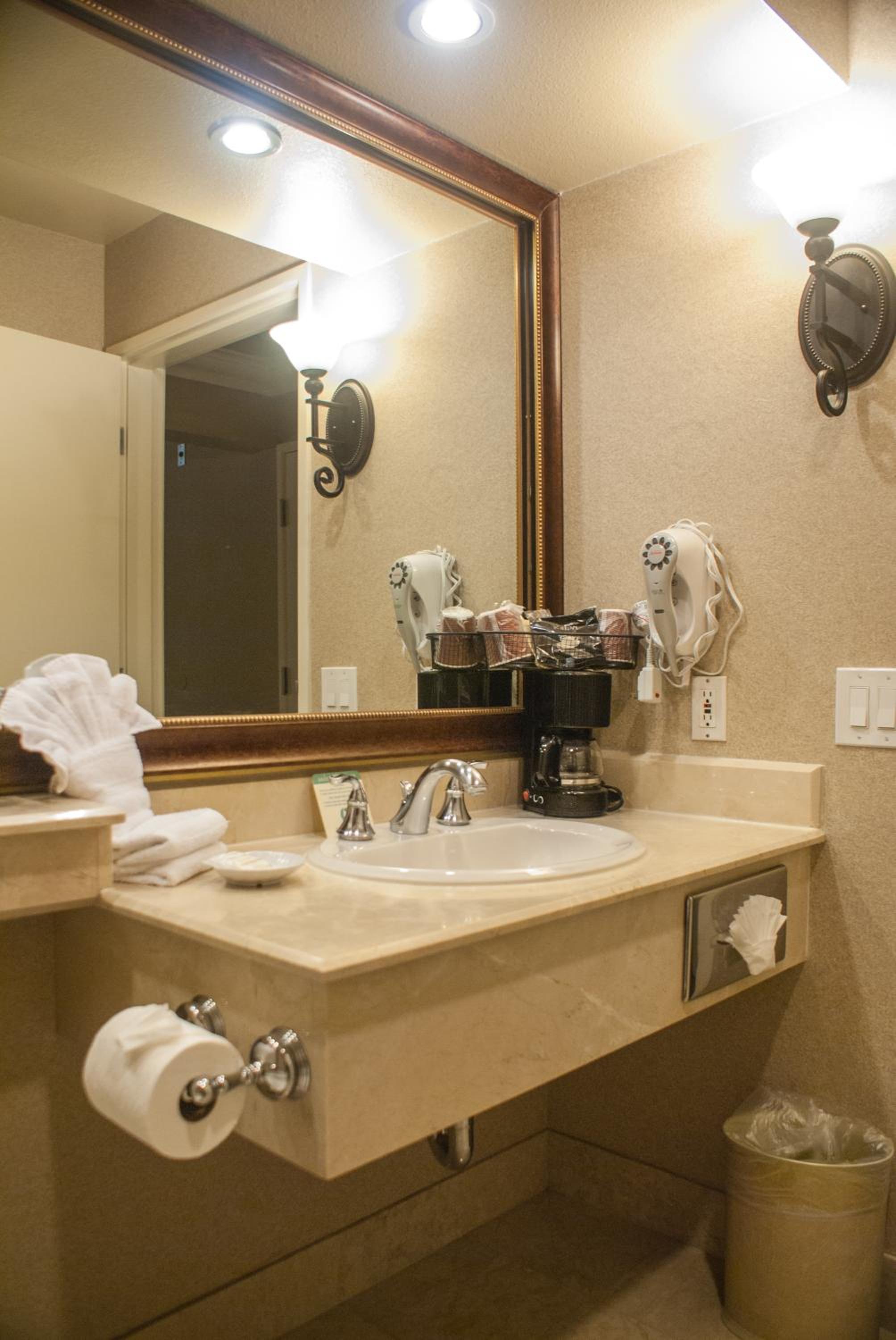 Deluxe Room, 2 Queen Beds, Resort View - Photo 3