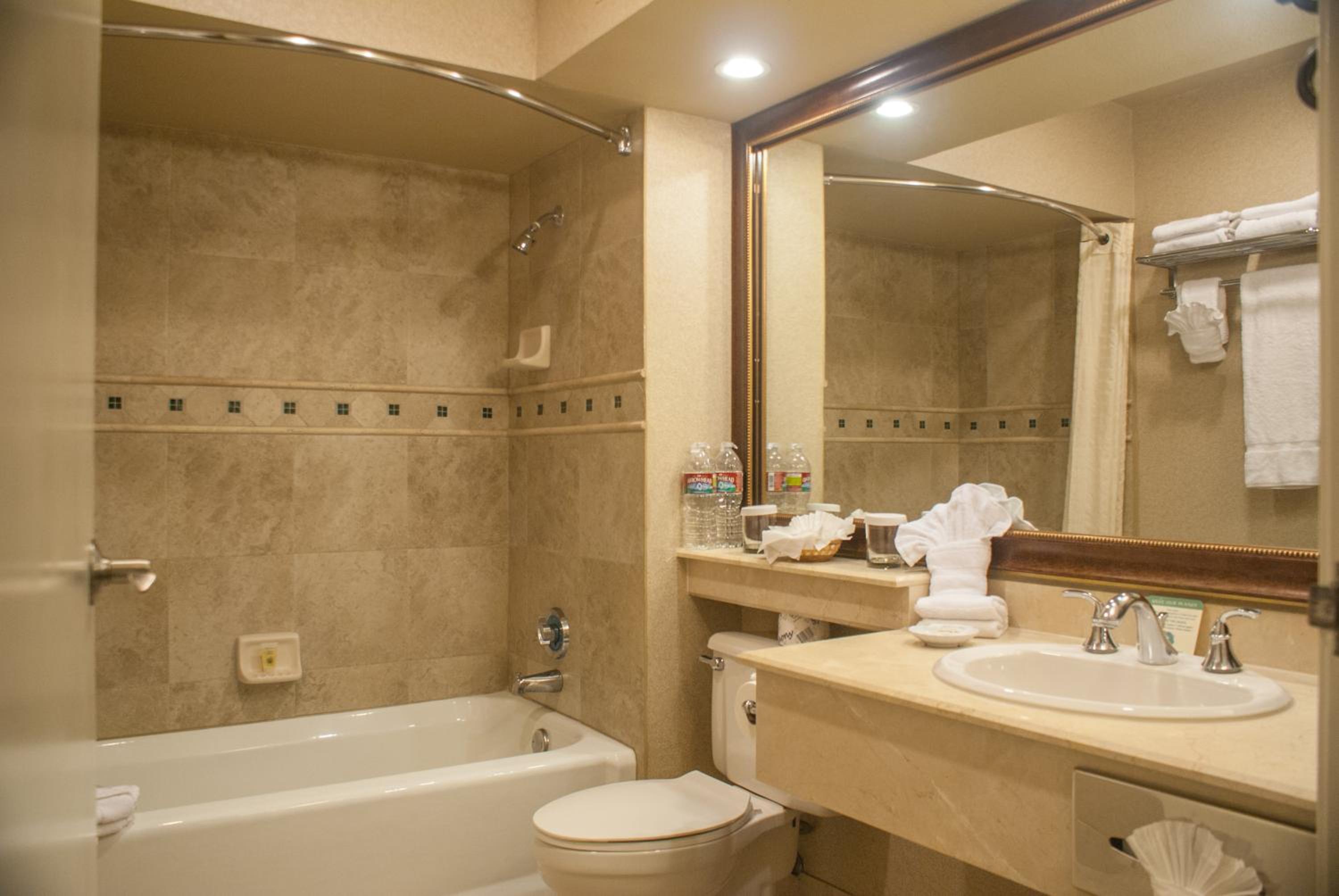 Deluxe Room, 2 Queen Beds, Resort View - Photo 4