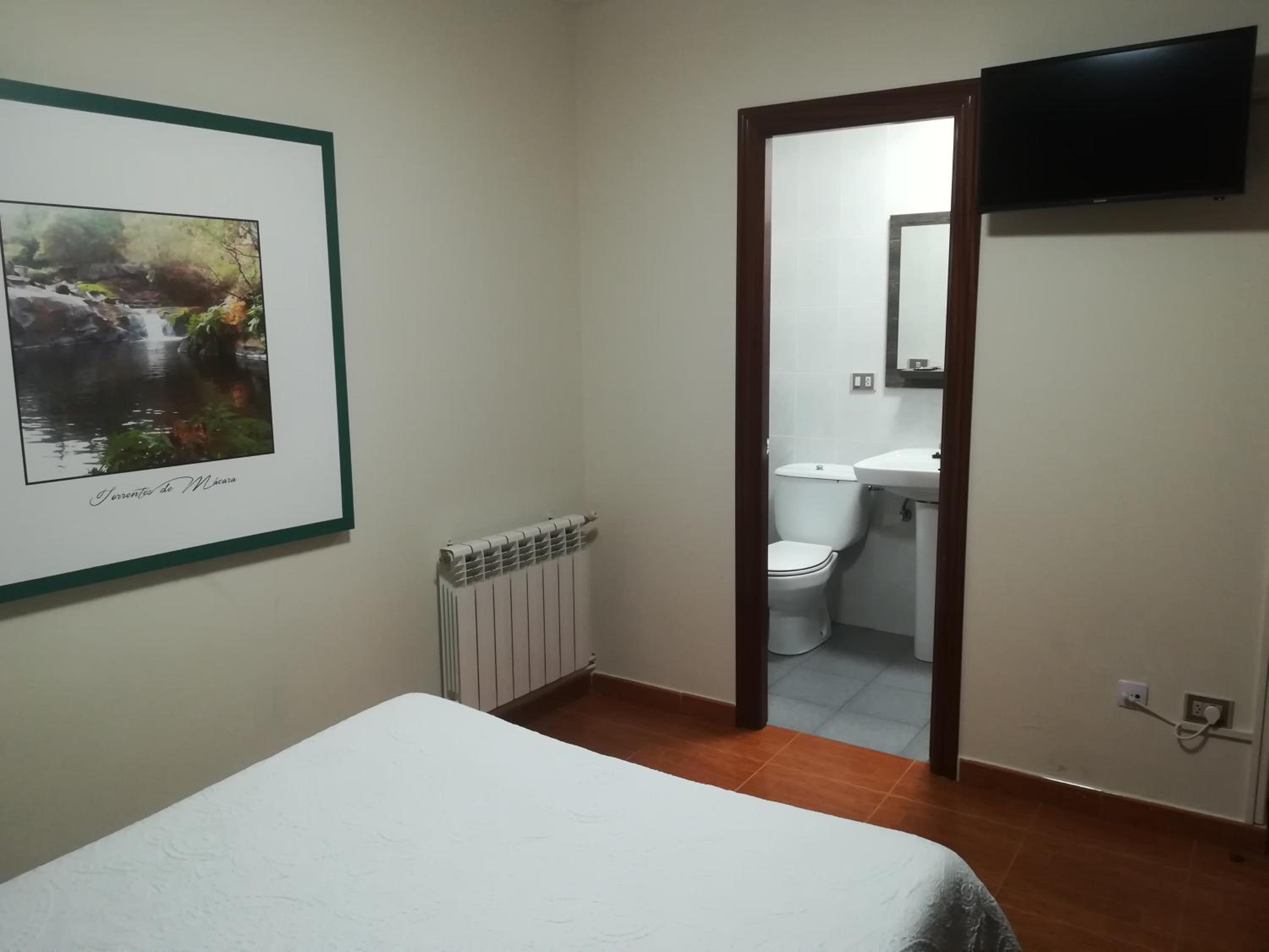 Habitación doble interior con baño privado