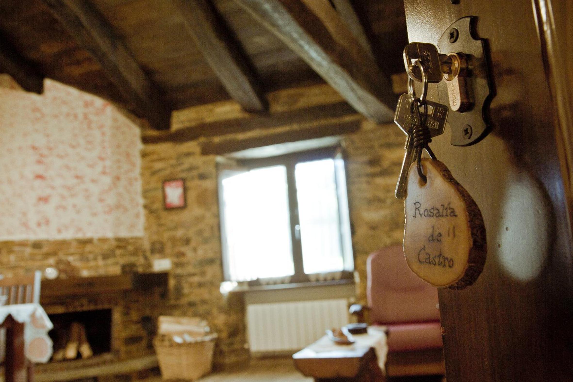 Apartment with Mountain View - Photo 1
