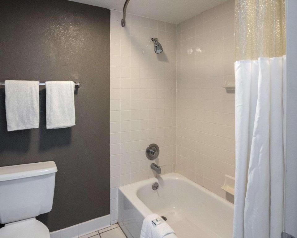 Deluxe Queen Room with Two Queen Beds - Photo 2