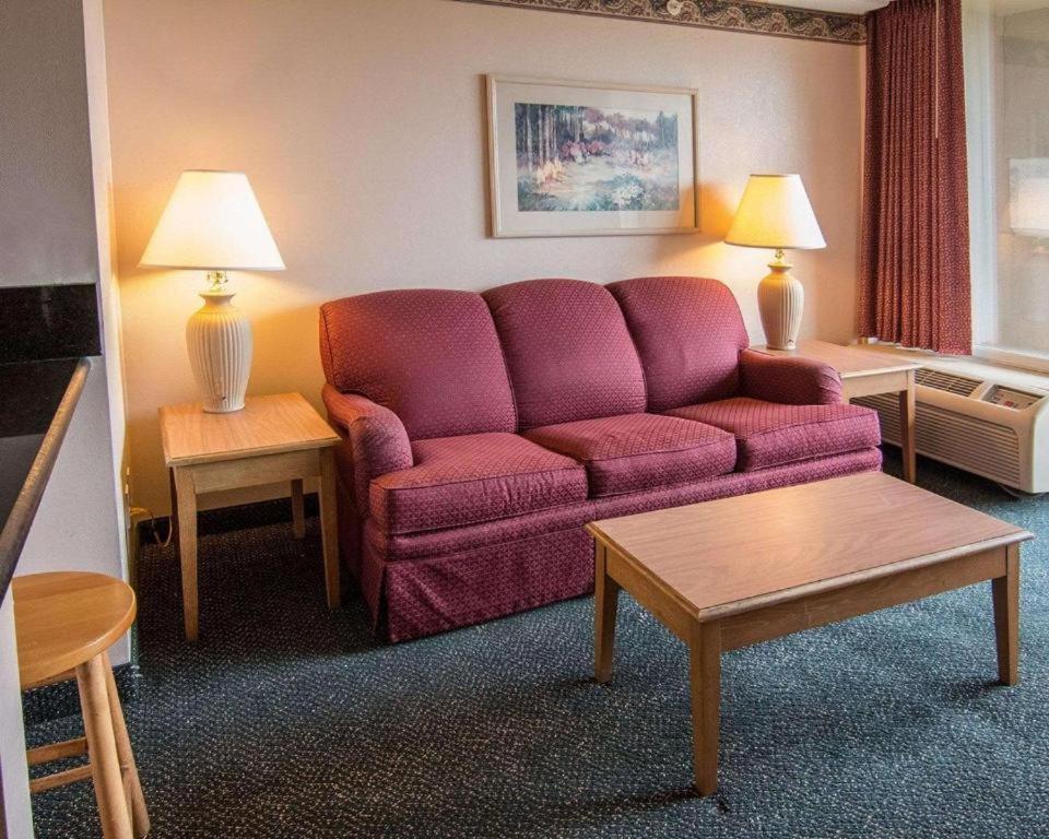 Executive Suite - Photo 7