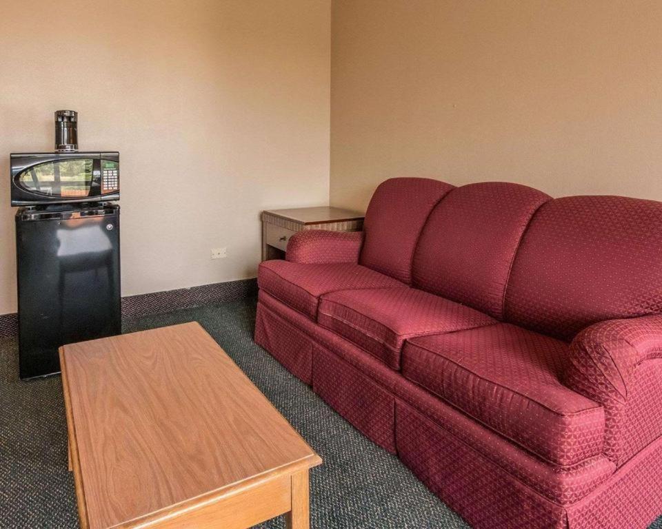Executive Suite - Photo 8