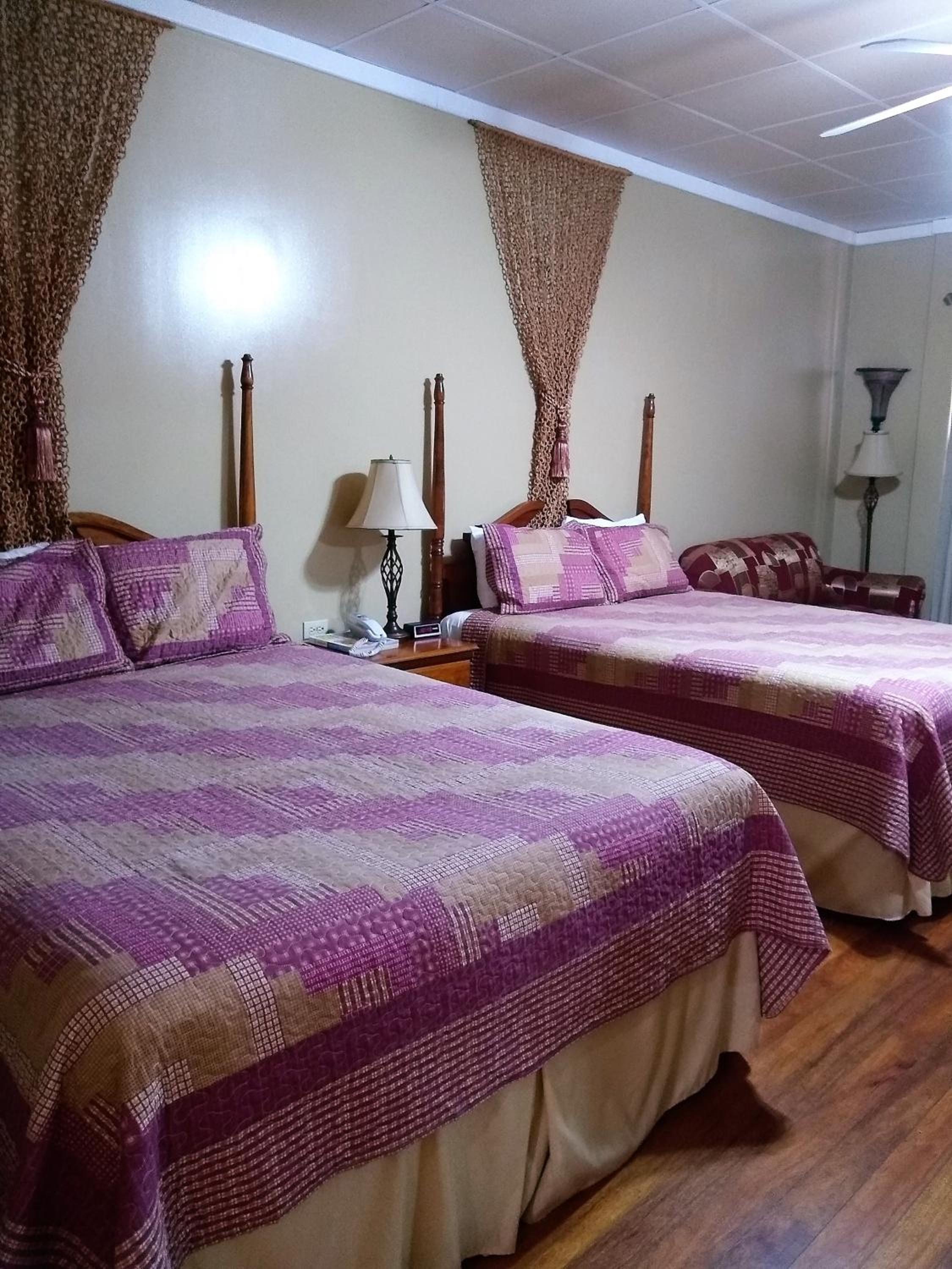 Deluxe Colonial Queen Room - 2 Queen Beds (Verandah Access) - Photo 9