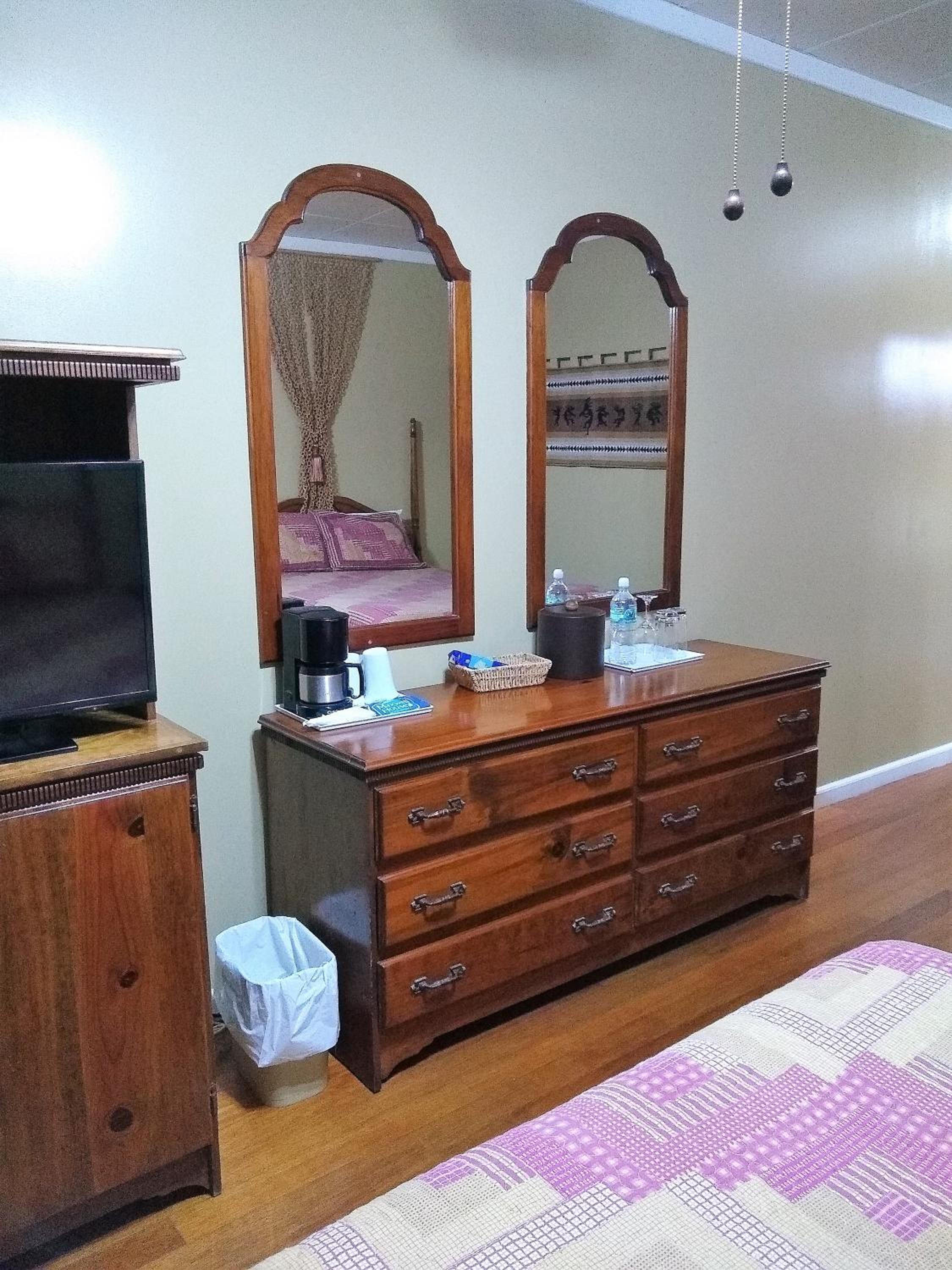 Deluxe Colonial Queen Room - 2 Queen Beds (Verandah Access) - Photo 12