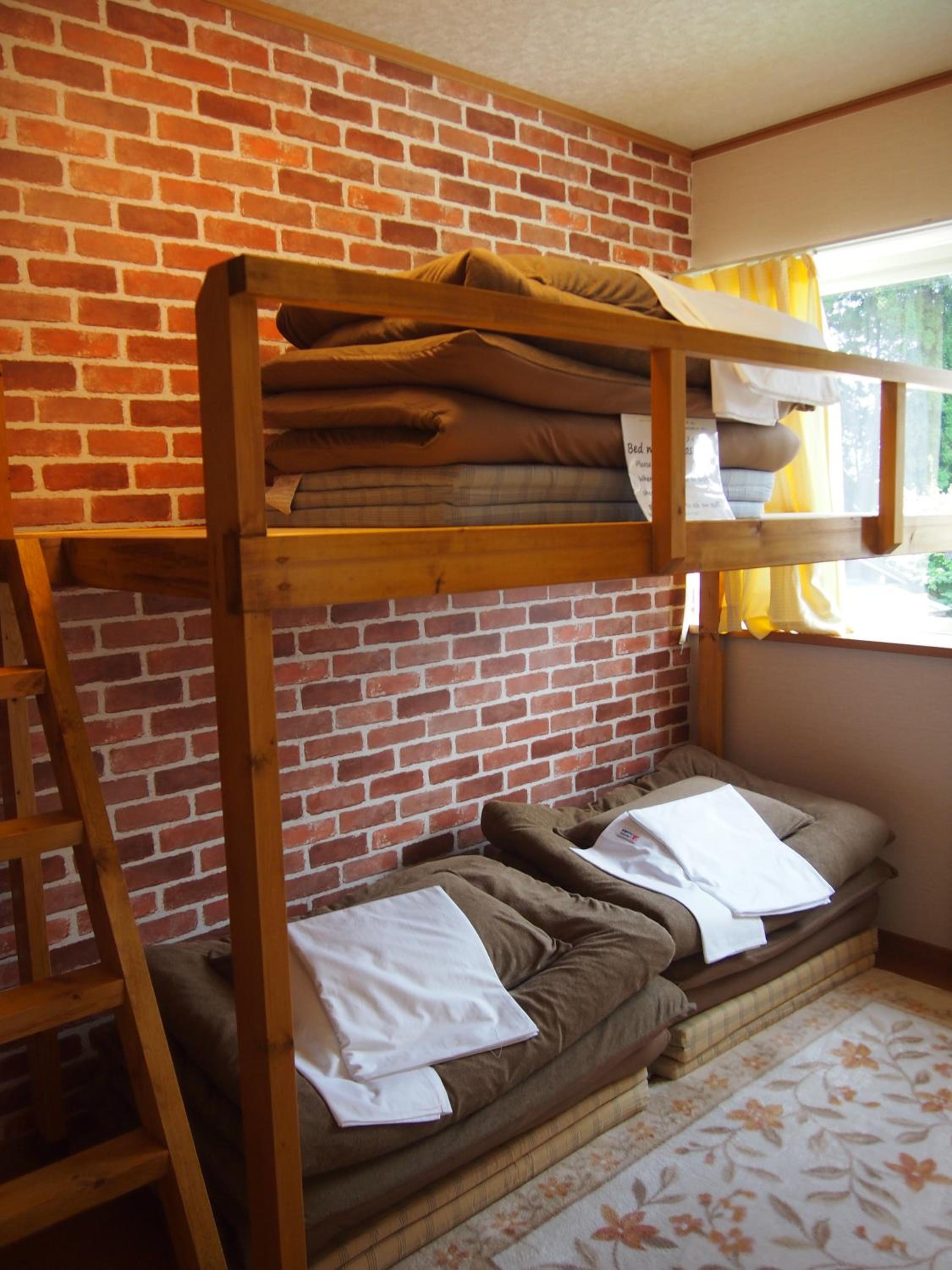 Bed in 8-Bed Mixed Dormitory Room photo 1