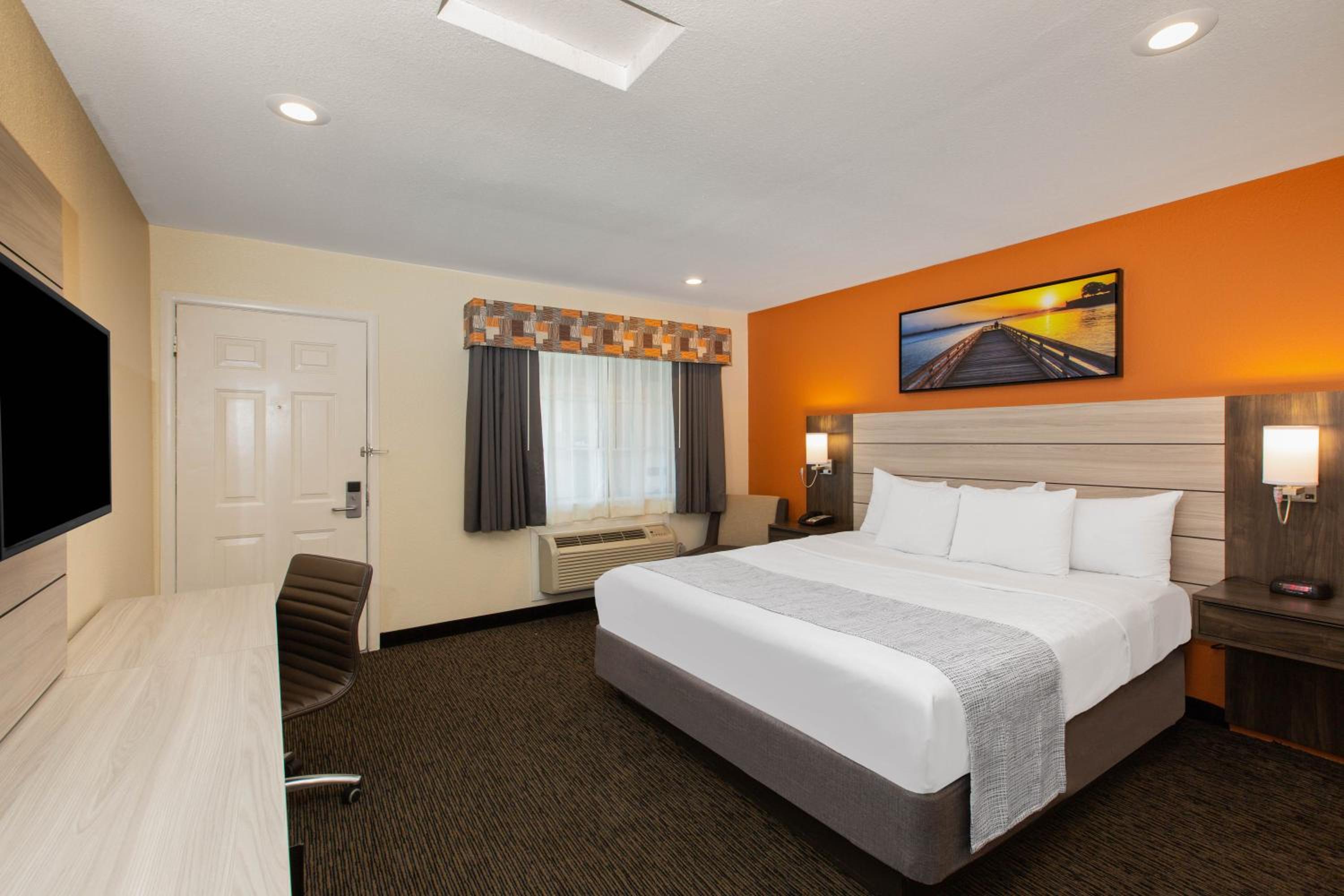 King Room - Non-Smoking - Photo 1