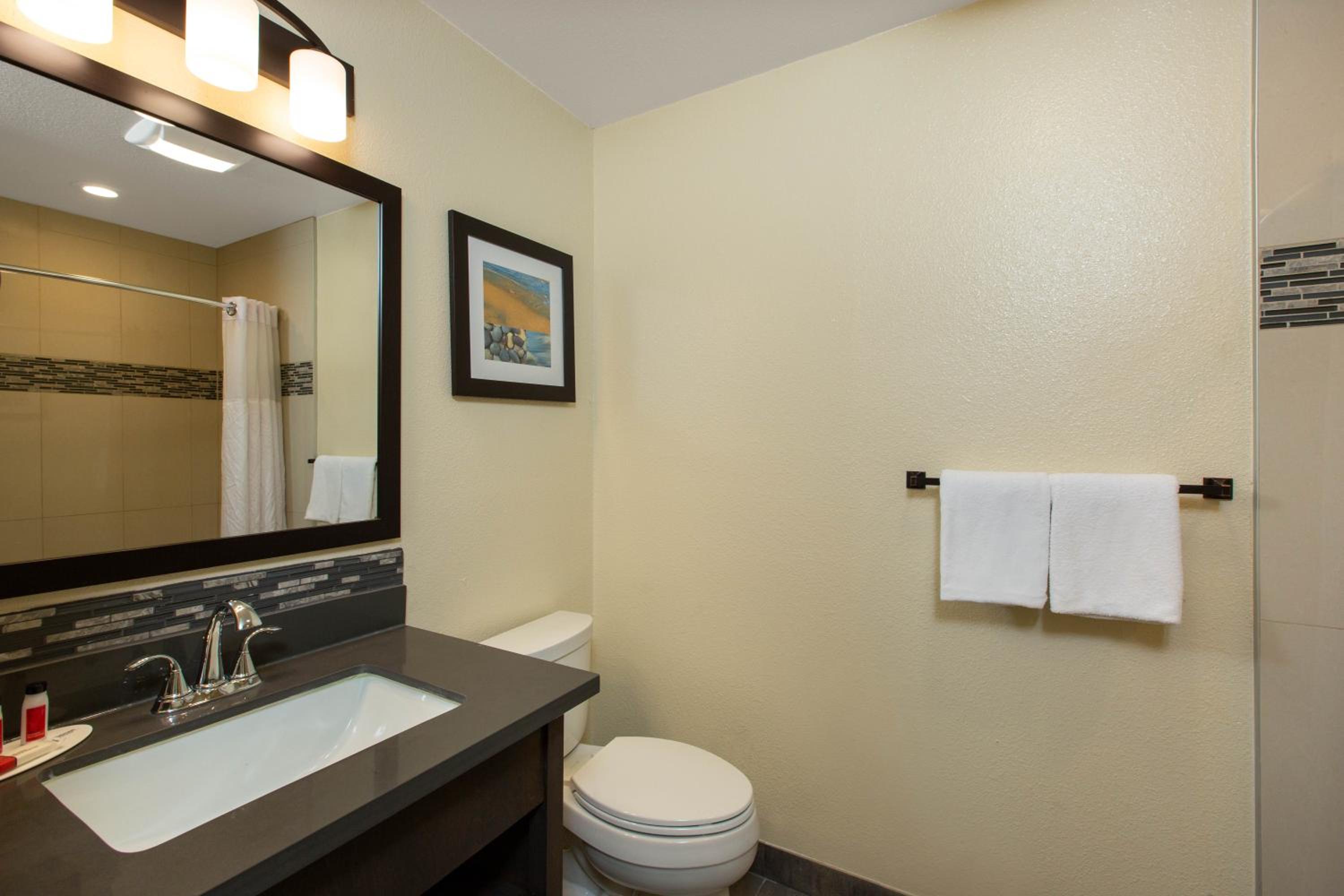 King Room - Non-Smoking - Photo 5