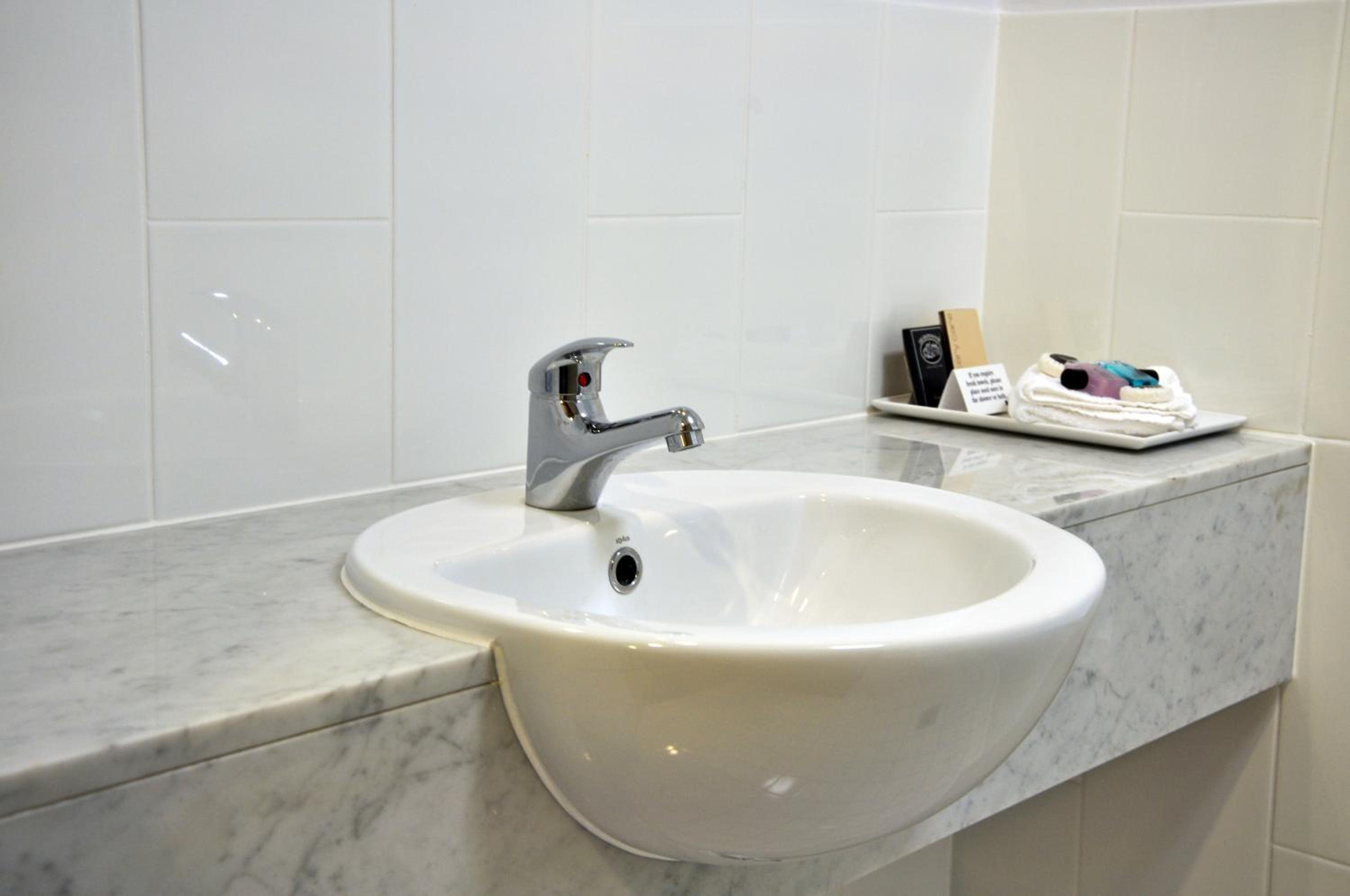 One-Bedroom Apartment - Photo 3