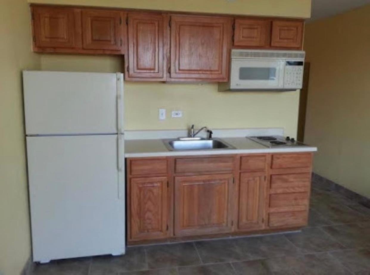 Executive Suite - Photo 9