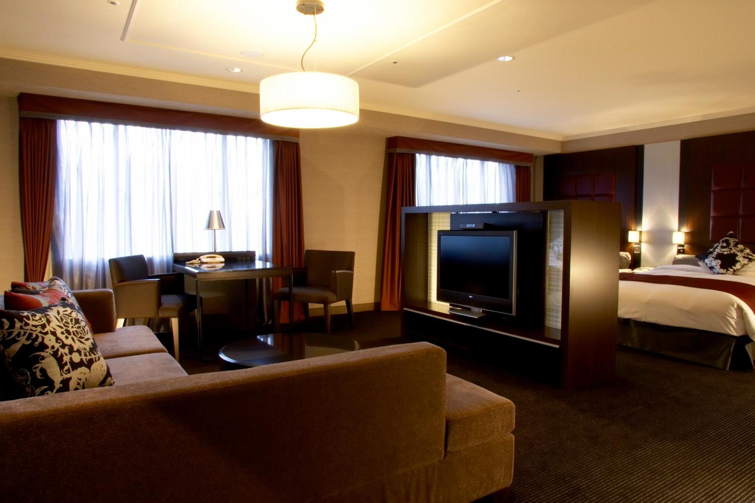 Corner Suite Twin Room - Non-Smoking thumbnail 5