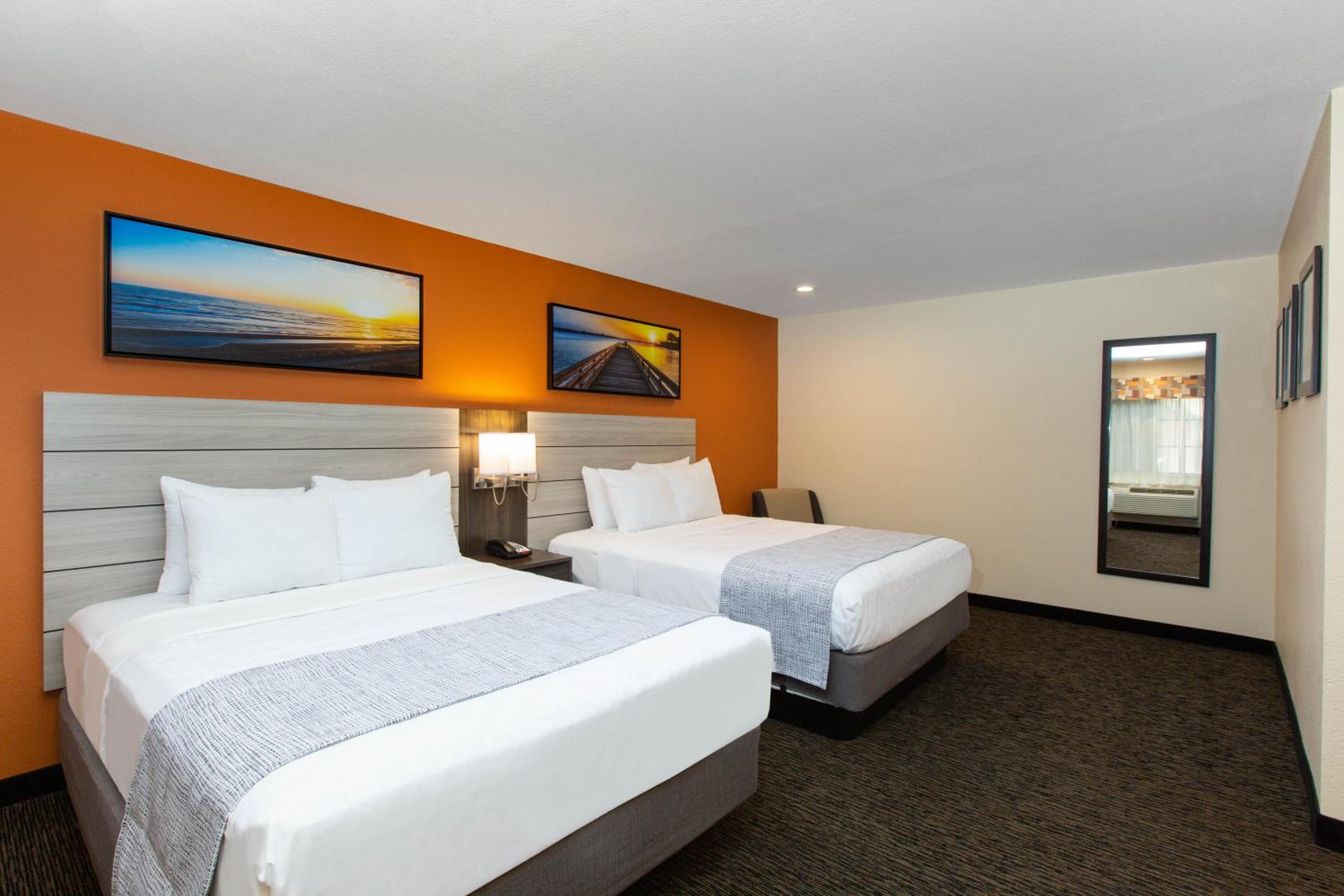 Queen Room with Two Queen Beds - Non-Smoking - Photo 1