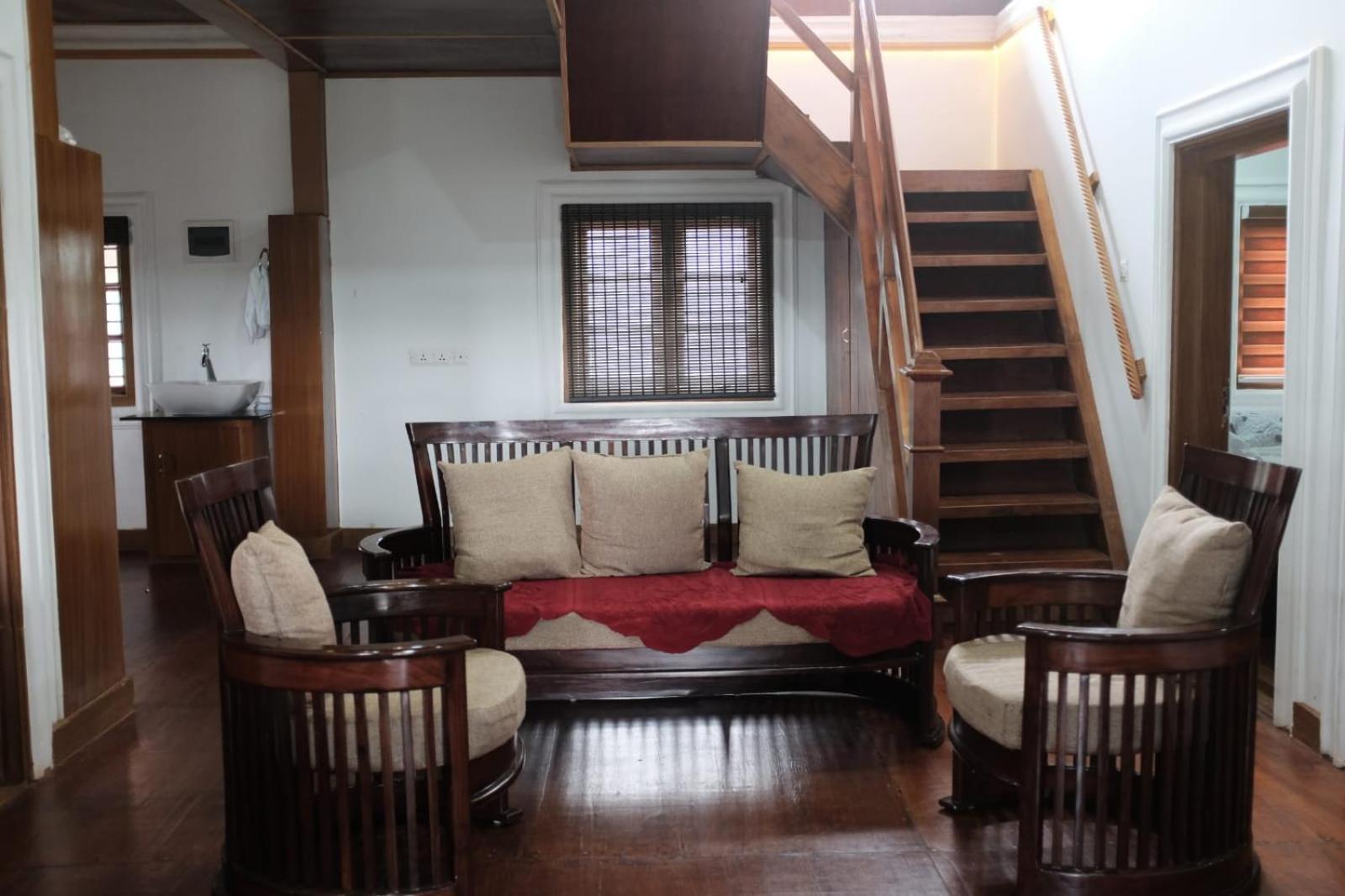 Family Room With Mountain View photo 2