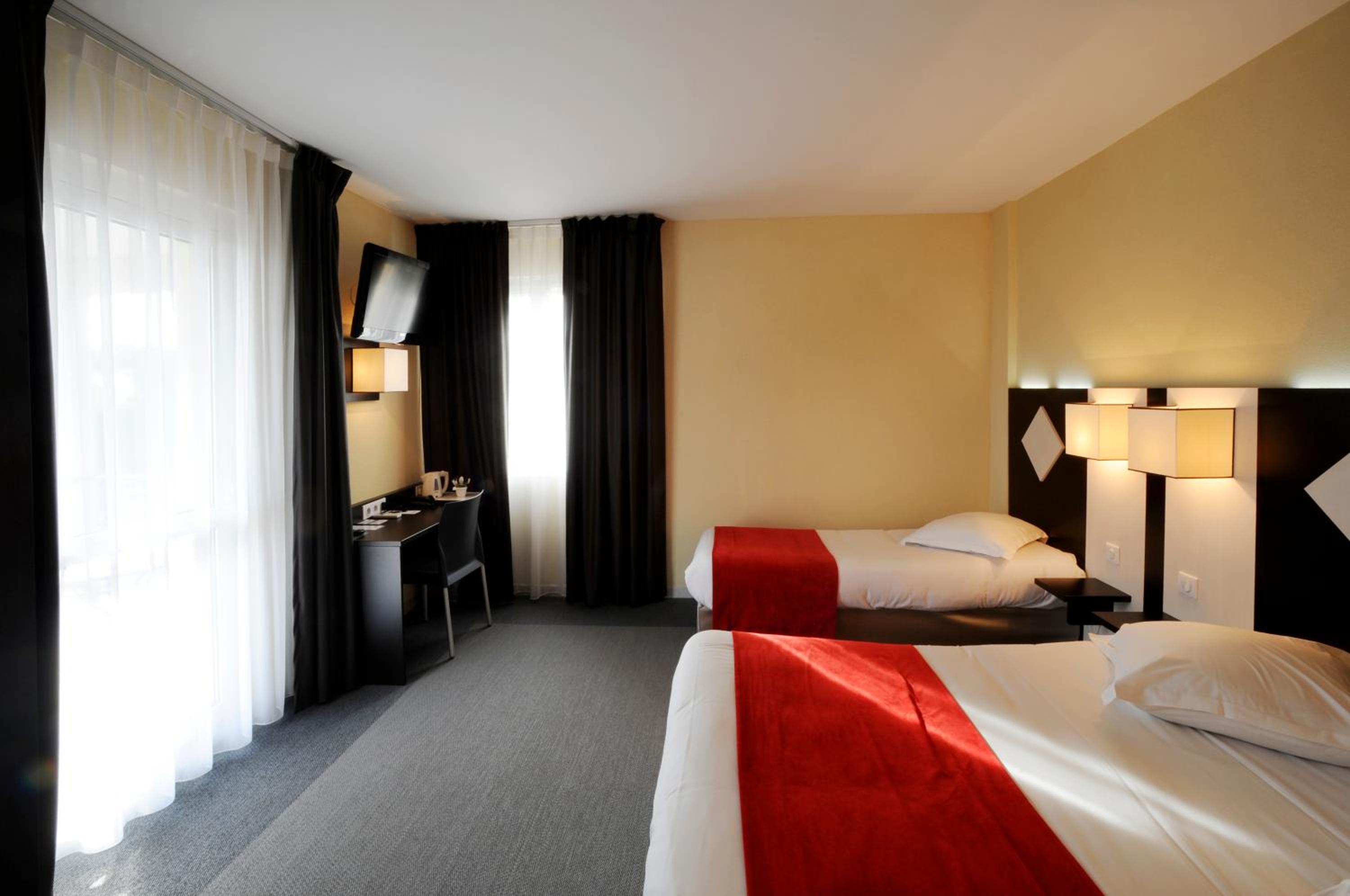 Twin Room - Photo 3