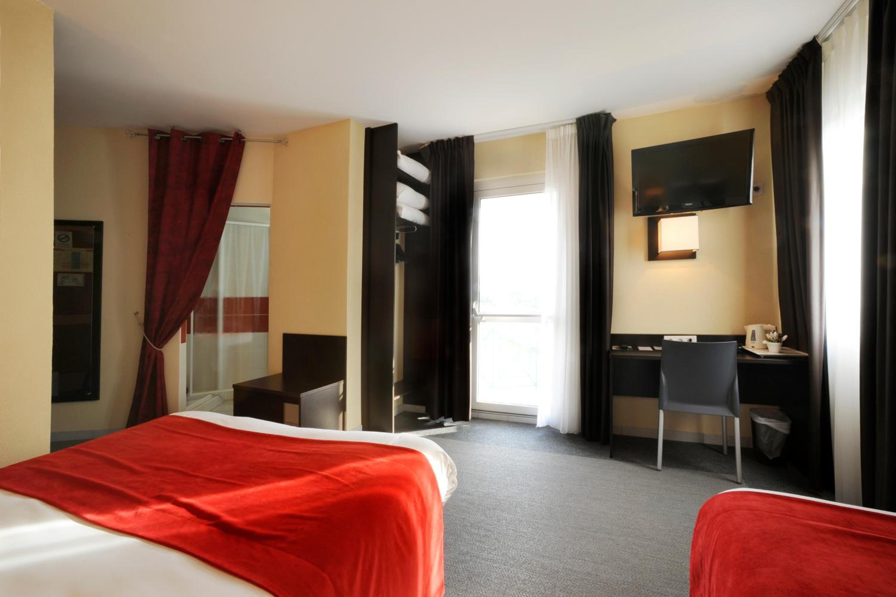 Twin Room - Photo 2