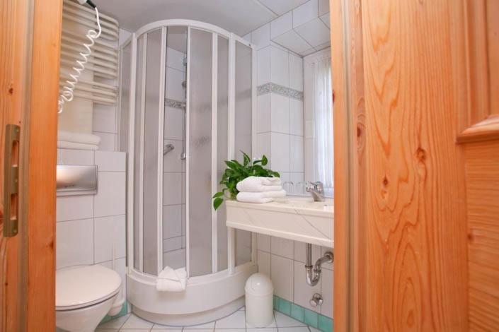 Standard Double Room - Photo 7