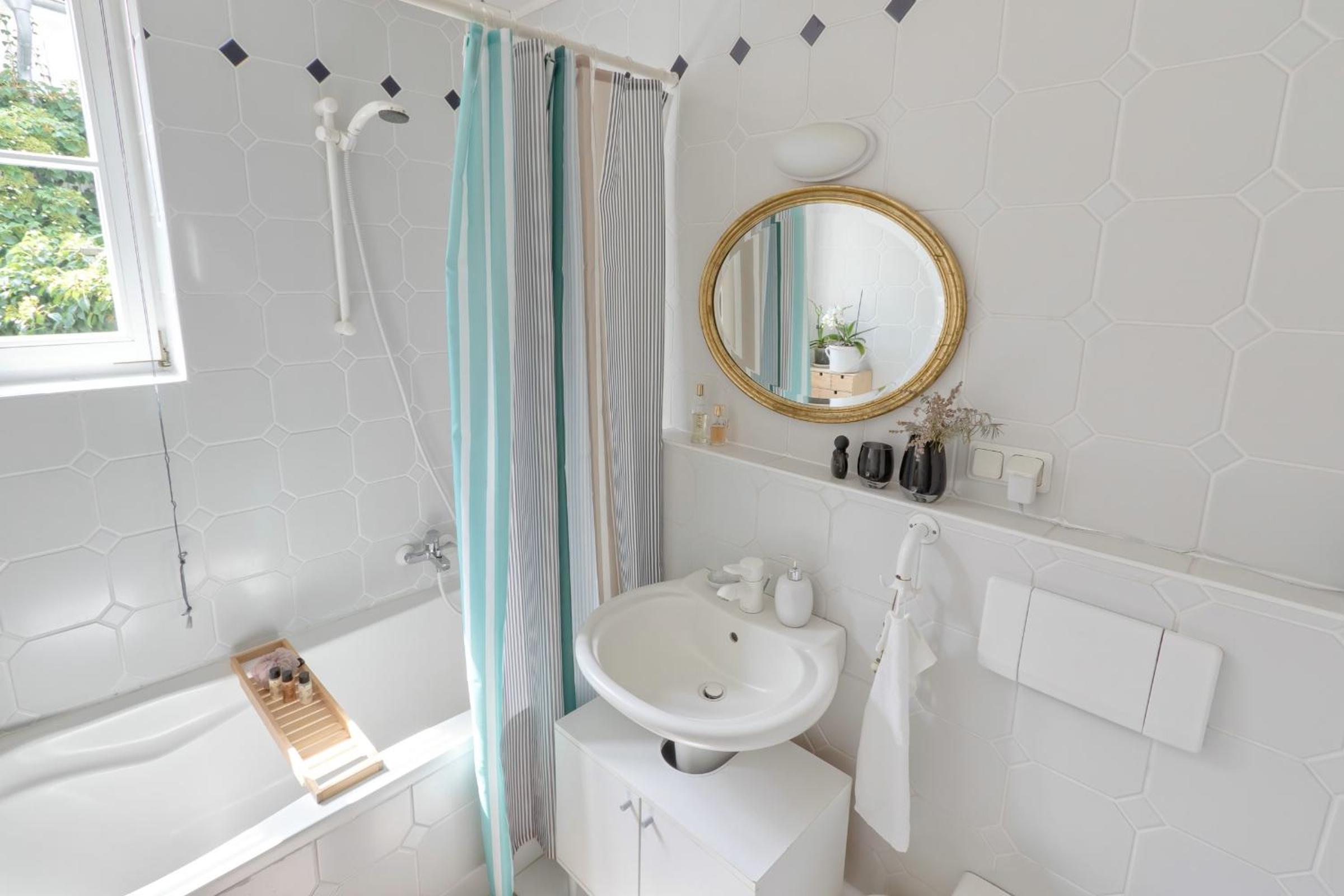 Double Room with Shared Bathroom photo 3