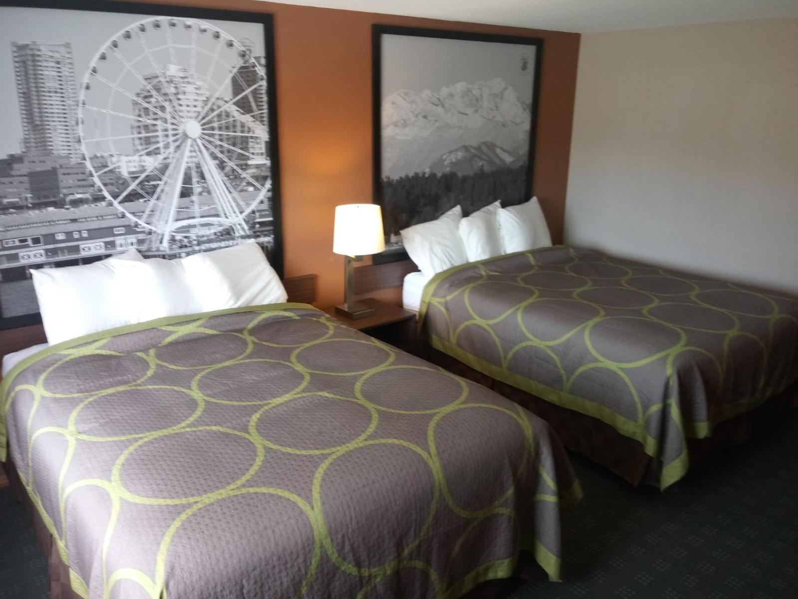Queen Room with Two Queen Beds - Mobility Access/Non-Smoking - Photo 2