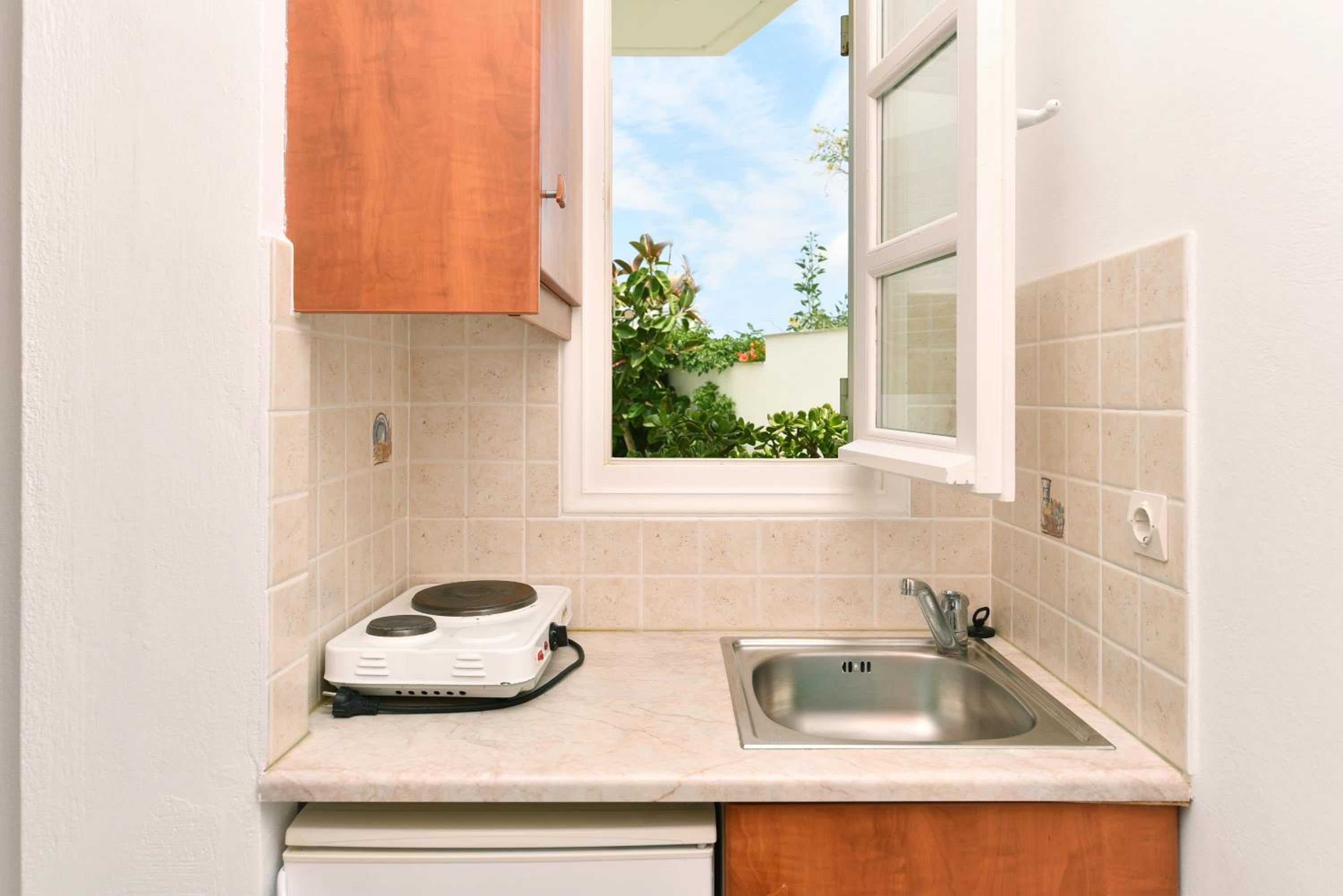 Studio with Garden View - Photo 11