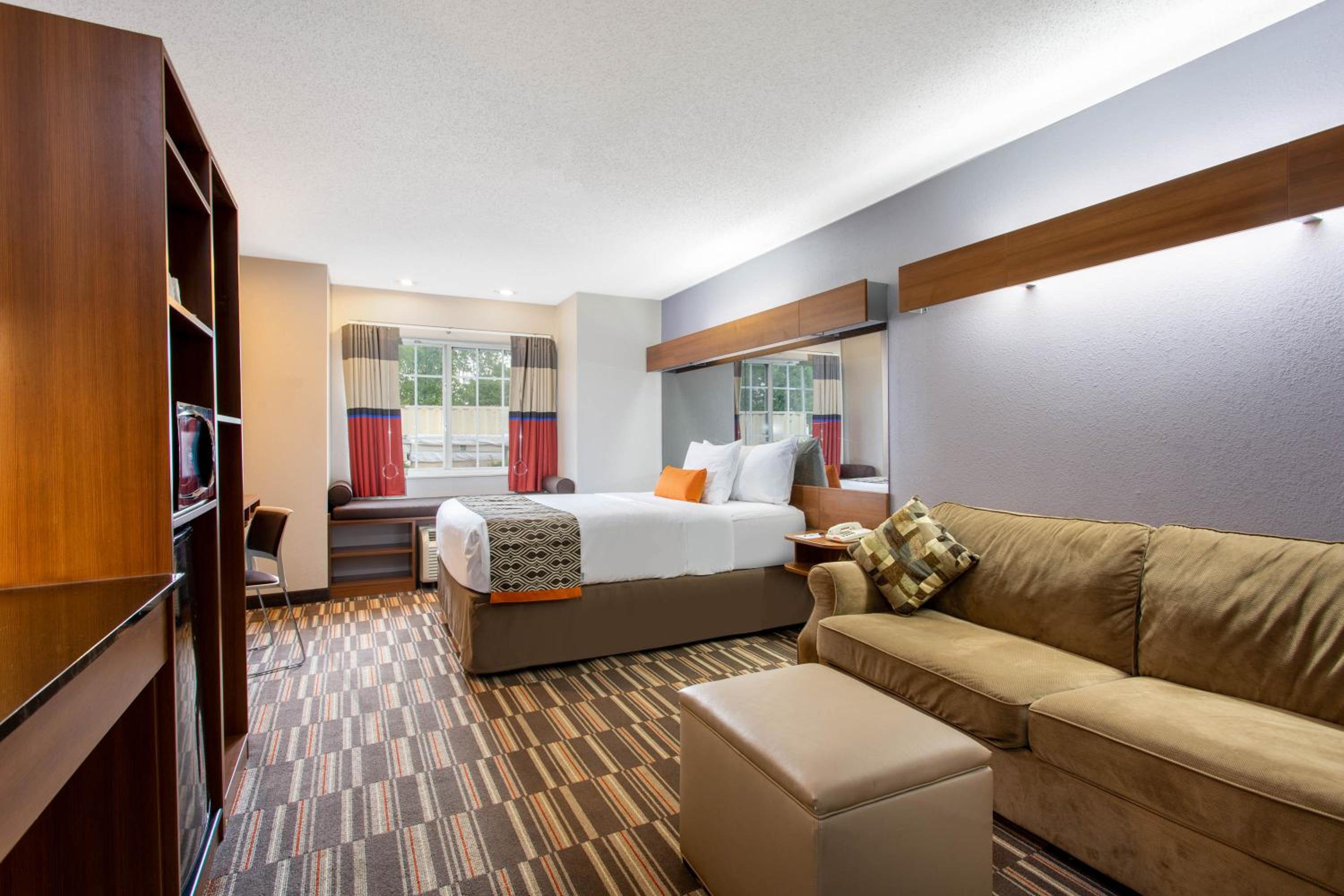Single Queen Suite - Disability Access - Non-Smoking - Photo 3