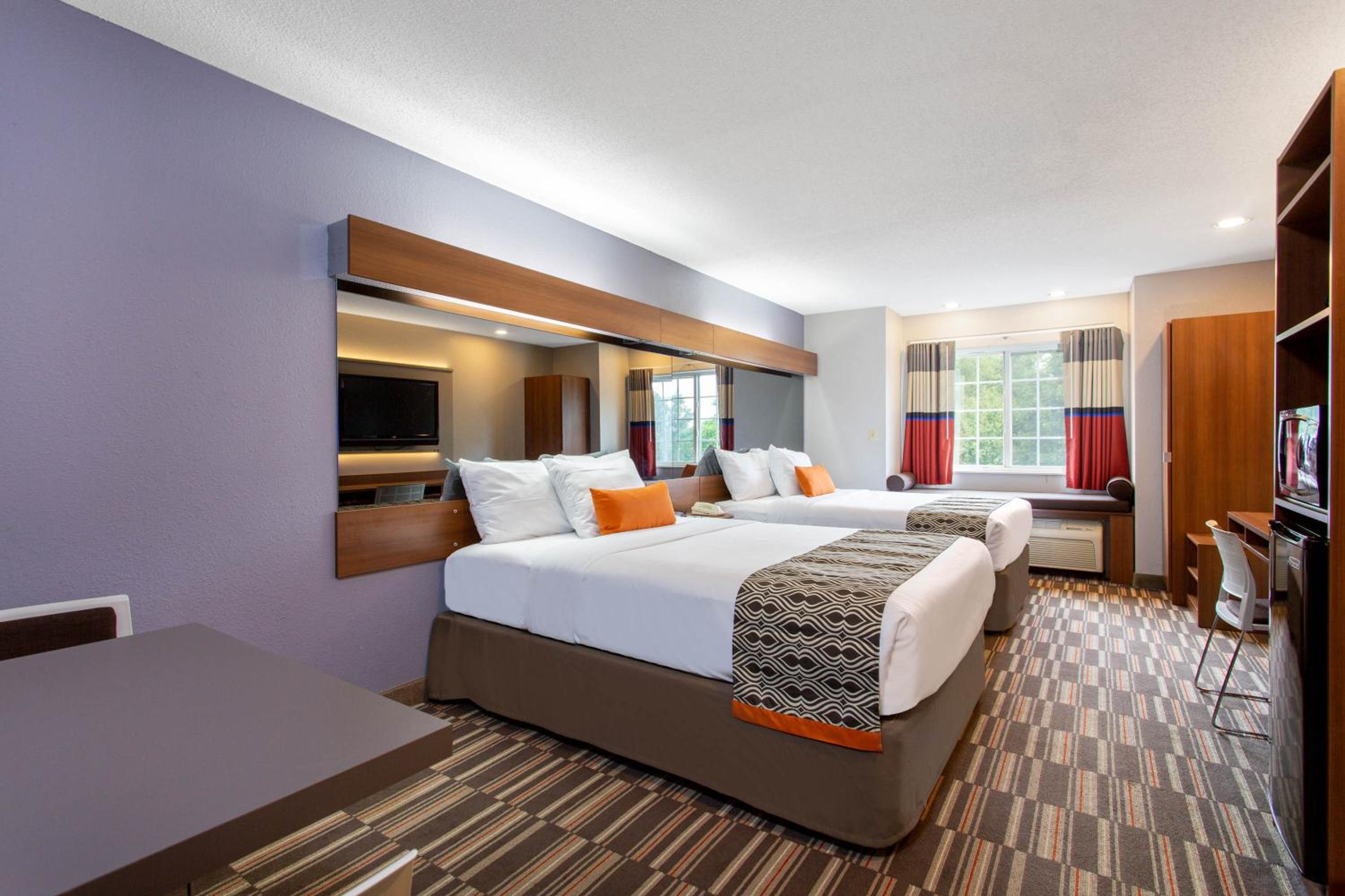 Two Queen Beds Suite - Non-Smoking - Photo 4