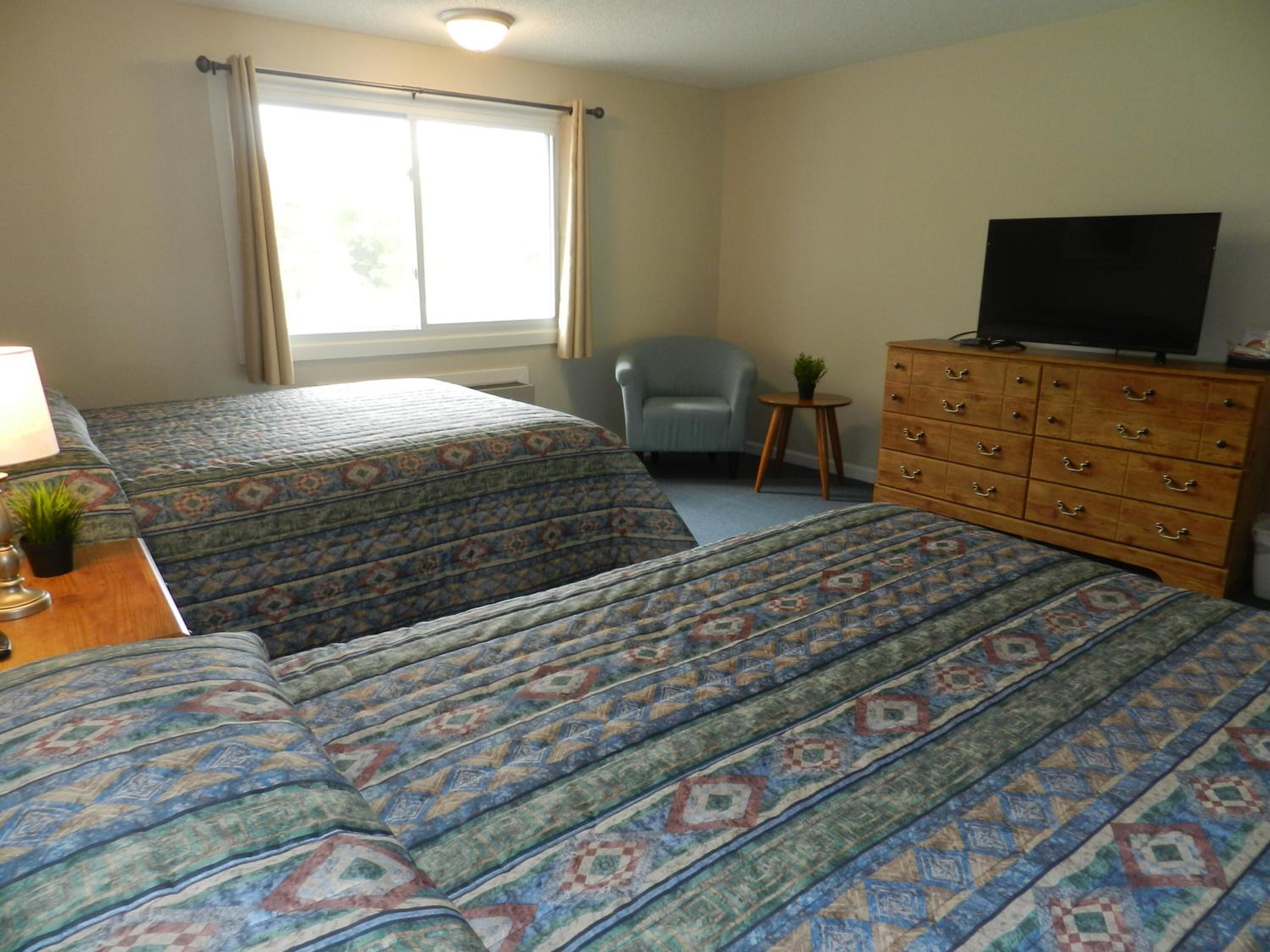 Queen Room photo 2