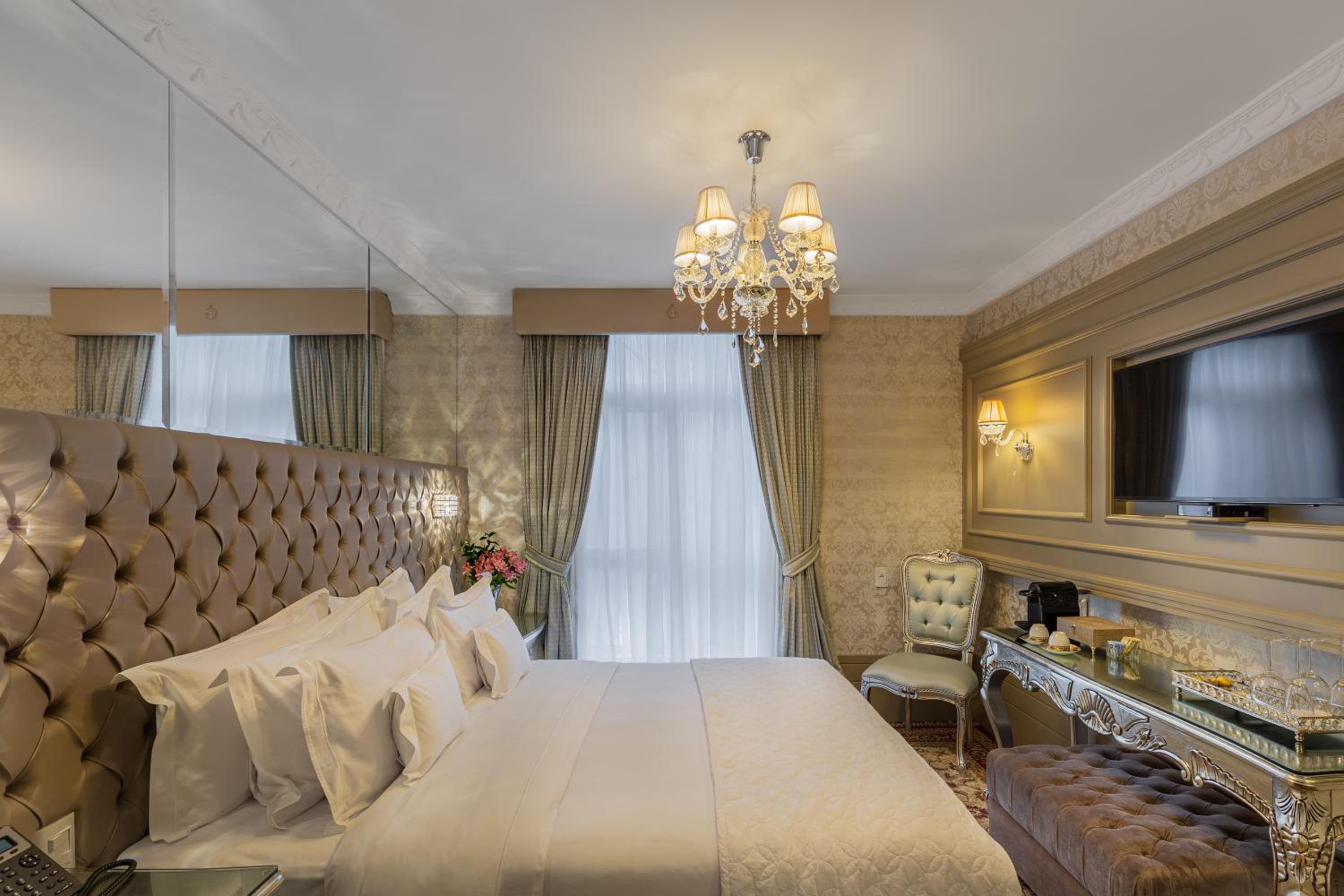 Deluxe Suite with Spa Bath