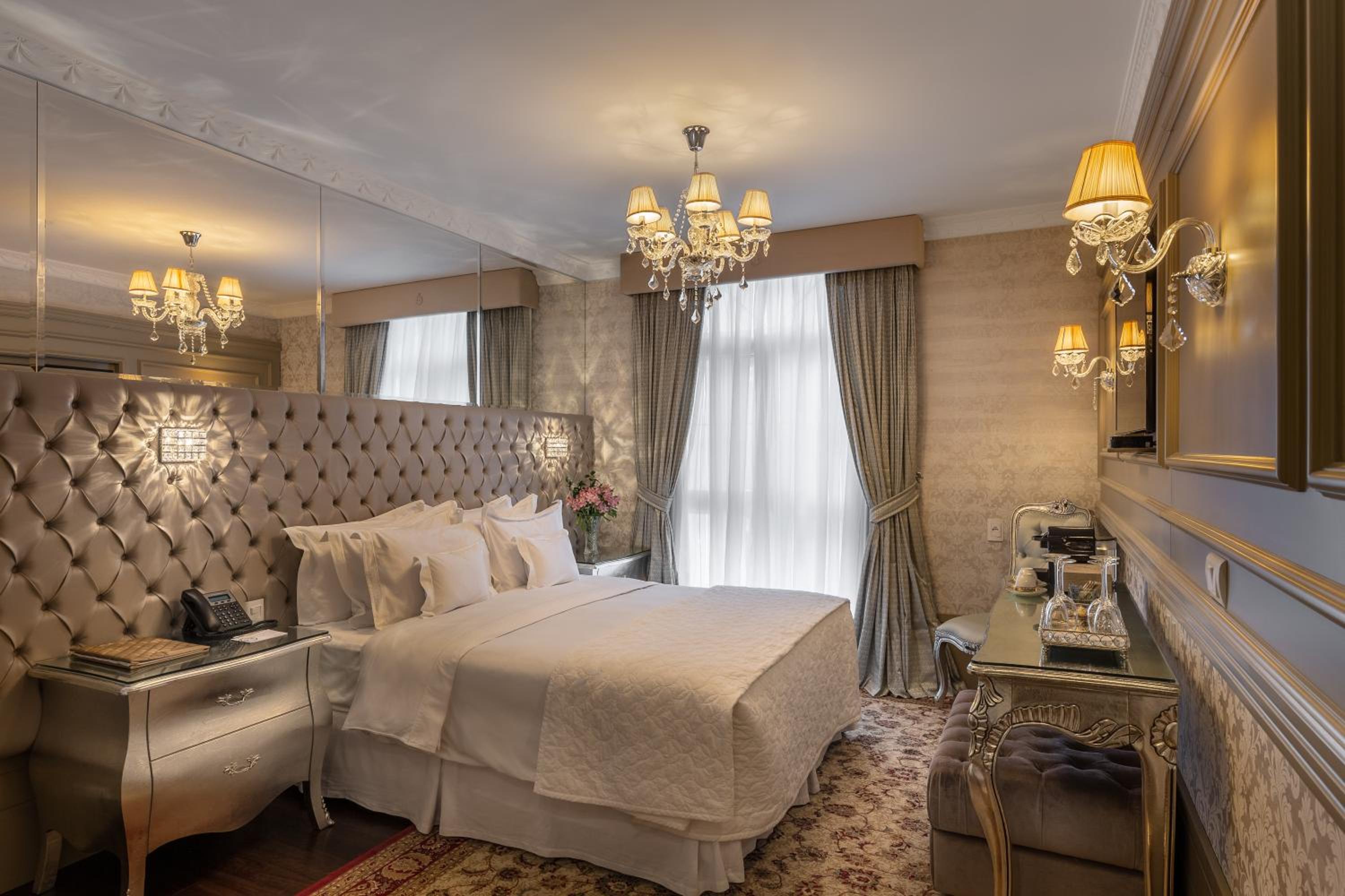 Deluxe Suite with Spa Bath