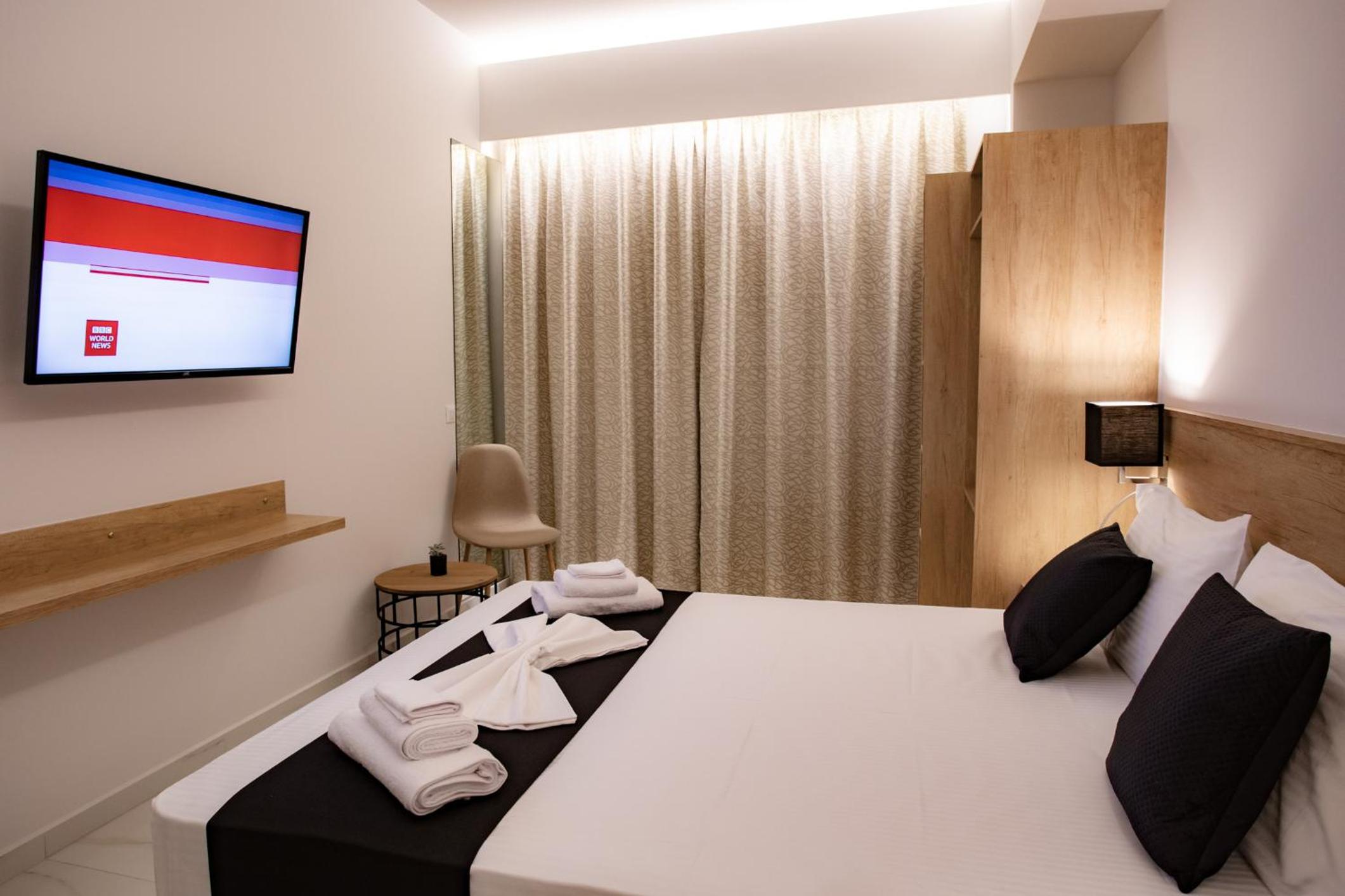 Double or Twin Room - Photo 6