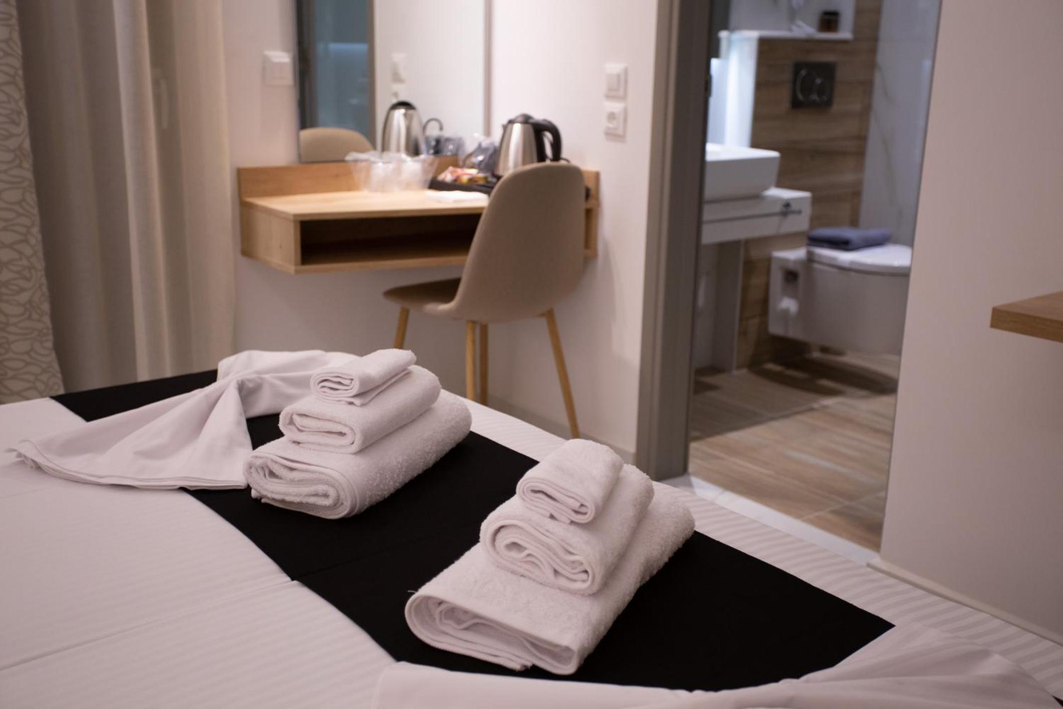 Double or Twin Room - Photo 10