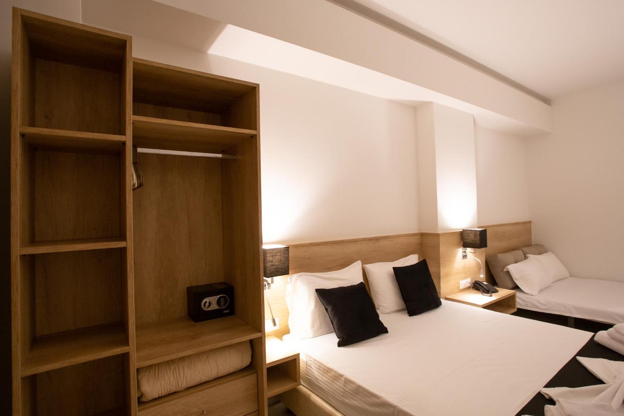Quadruple Room - Photo 8