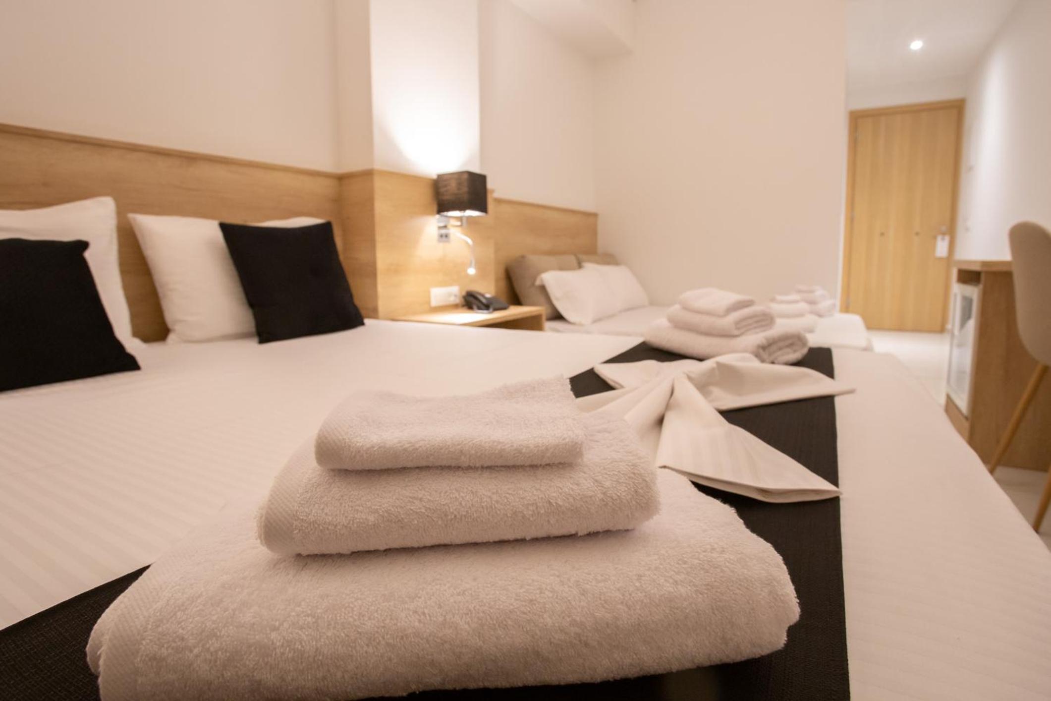 Quadruple Room - Photo 6