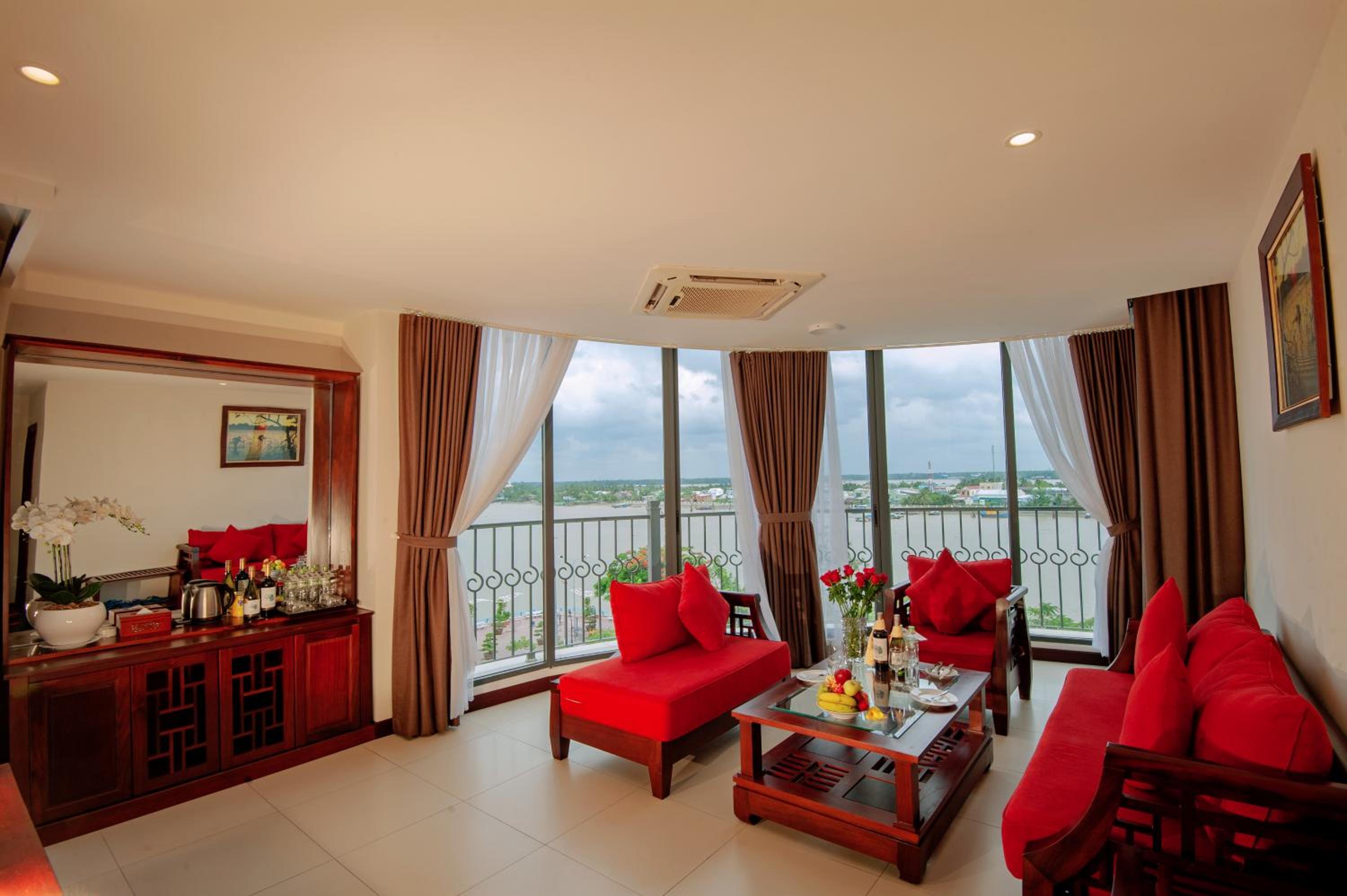 Deluxe Family Room - Photo 1