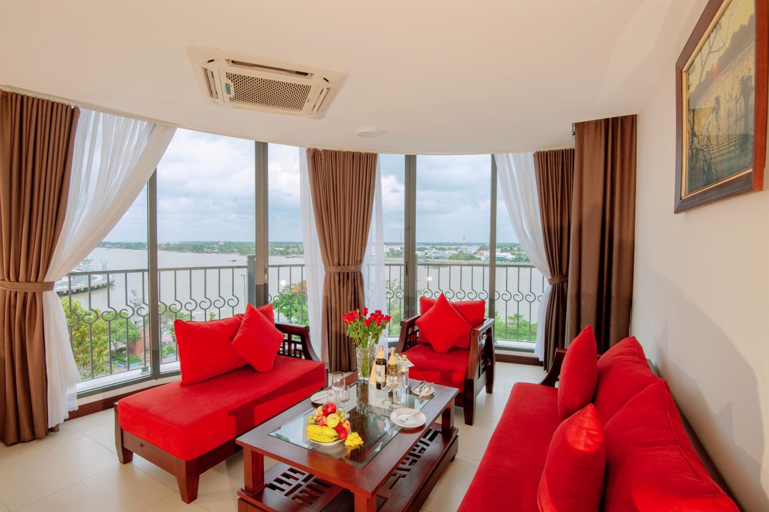 Deluxe Family Room - Photo 2