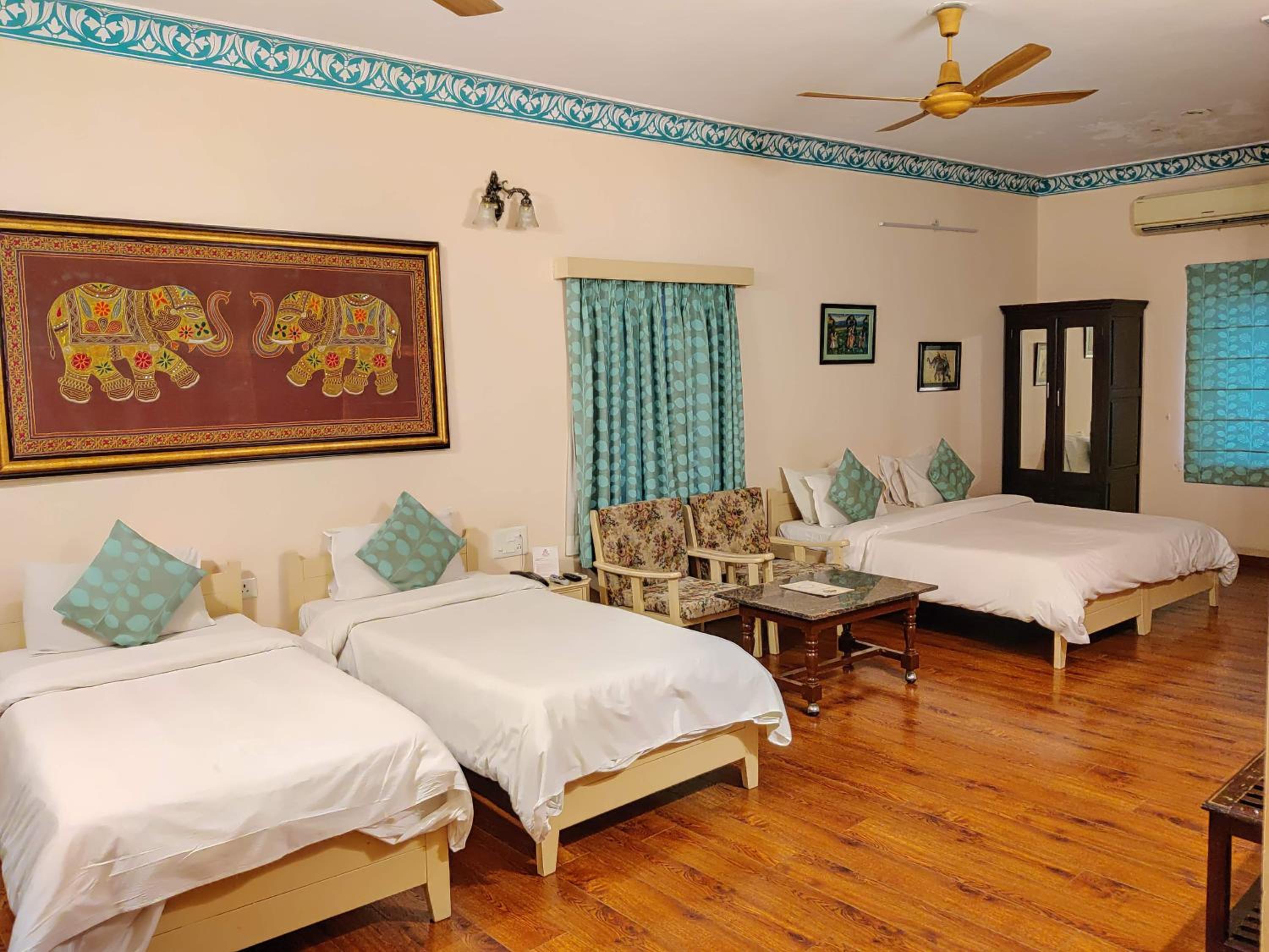 Classic Quadruple Room -  Includes free pickup from airport/ train station / bus station via tuk-tuk, & a dedicated travel desk to assist with local sightseeing tours, intercity travel arrangements & activities. - Photo 12