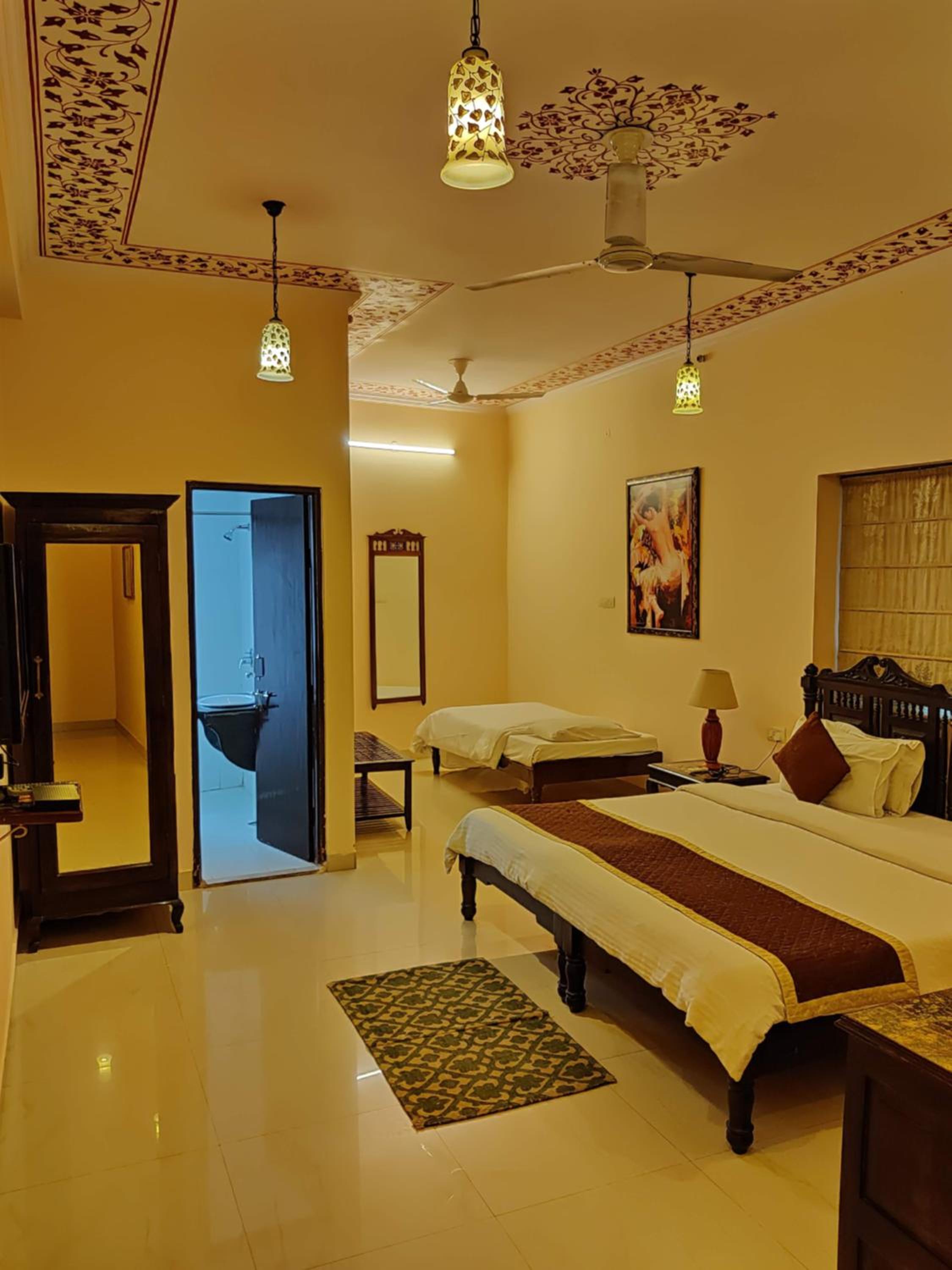 Deluxe Triple Room - Includes free pickup from airport/ train station / bus station via tuk-tuk, & a dedicated travel desk to assist with local sightseeing tours, intercity travel arrangements & activities. - Photo 7