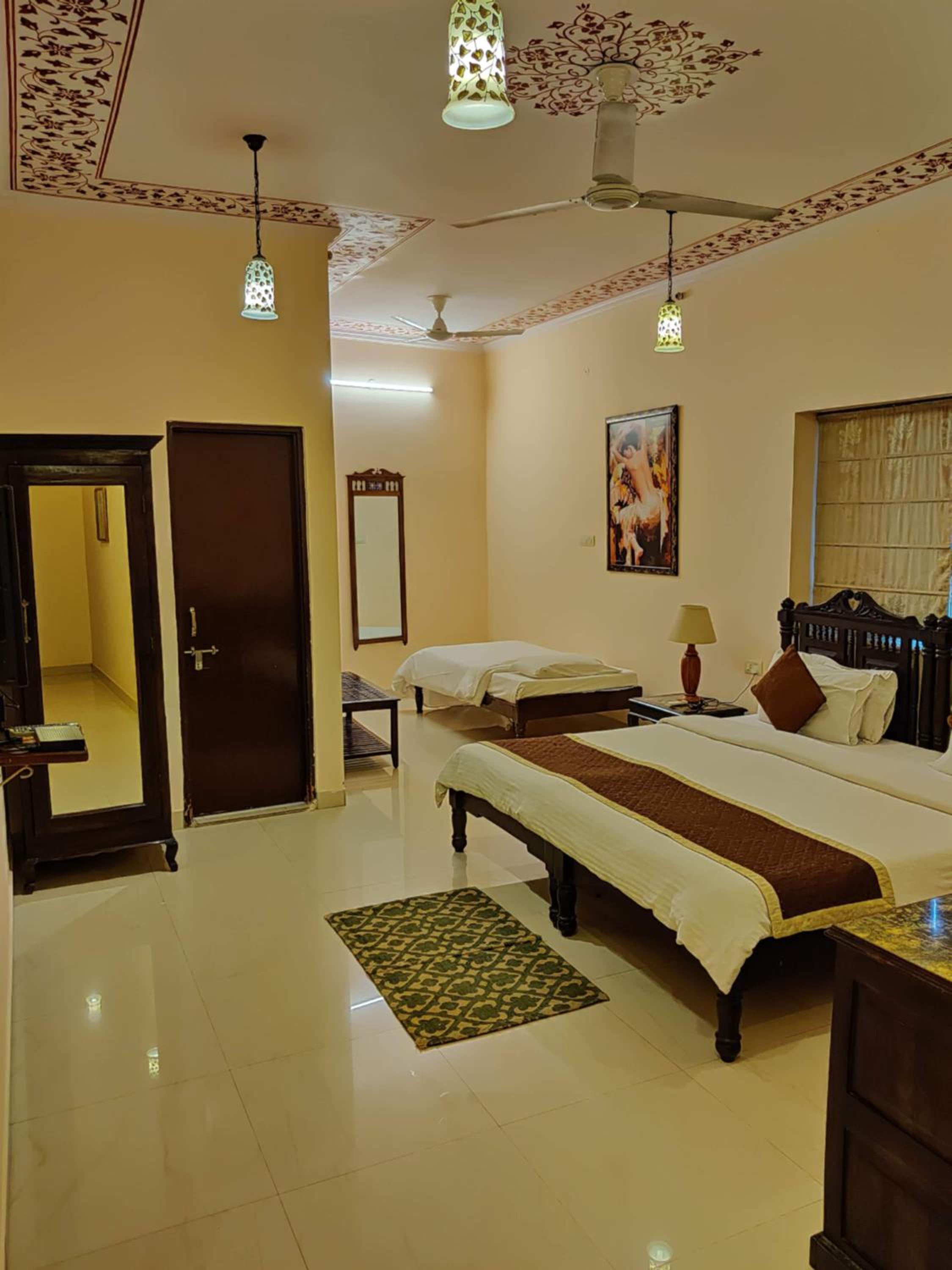 Deluxe Triple Room - Includes free pickup from airport/ train station / bus station via tuk-tuk, & a dedicated travel desk to assist with local sightseeing tours, intercity travel arrangements & activities. - Photo 5