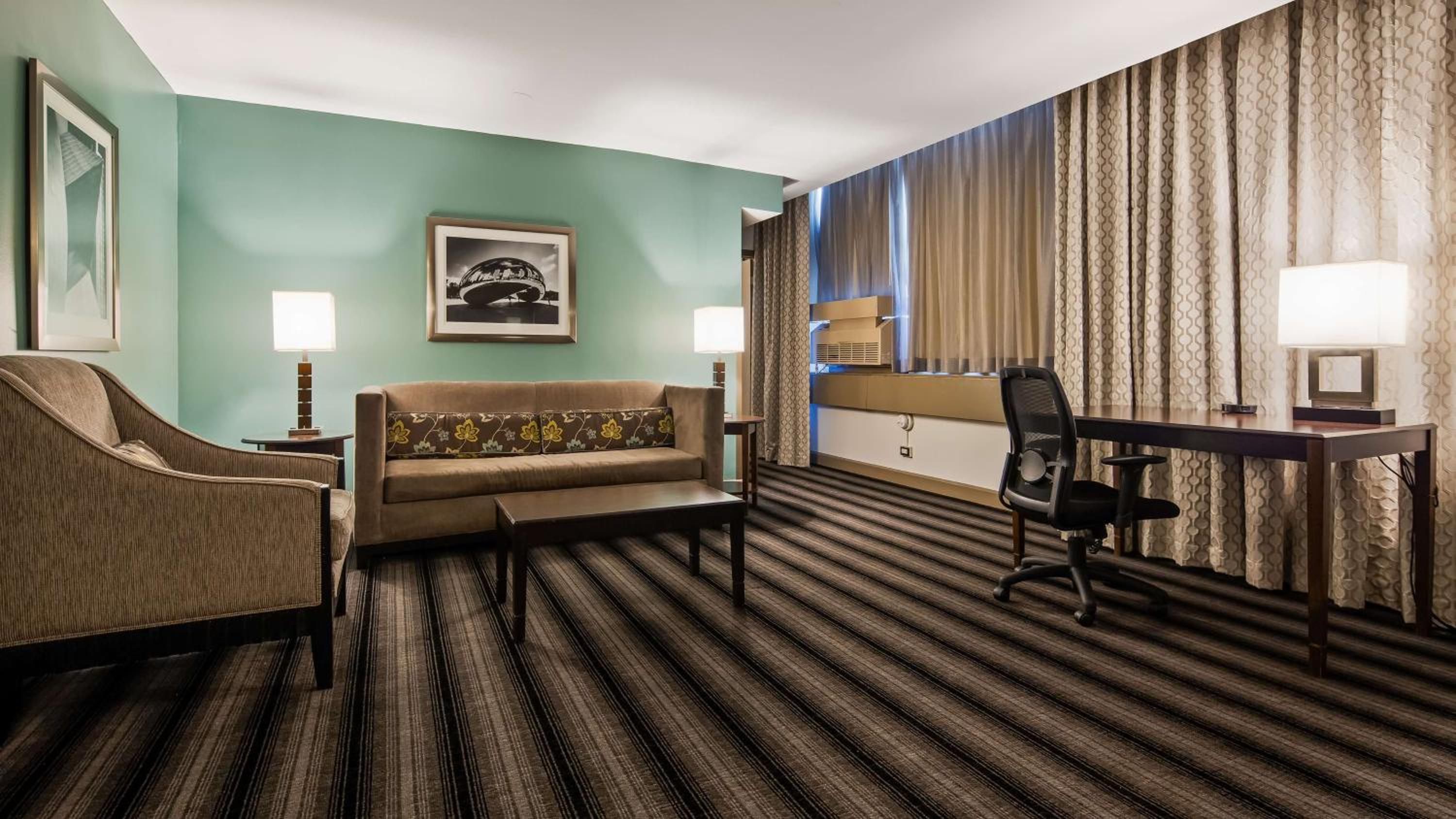 One-Bedroom King Suite - Photo 3
