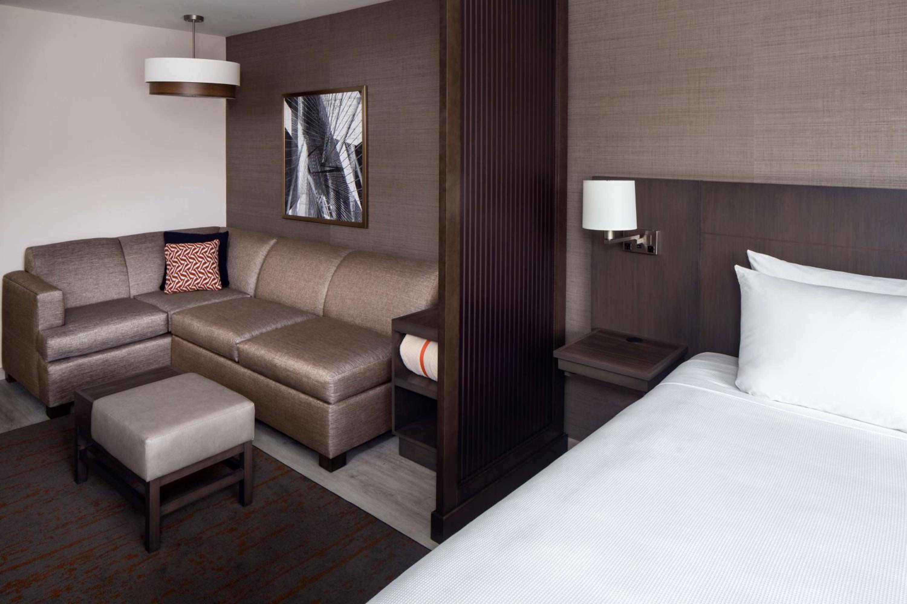 Queen Room with Two Queen Beds and Sofa Bed - Photo 2