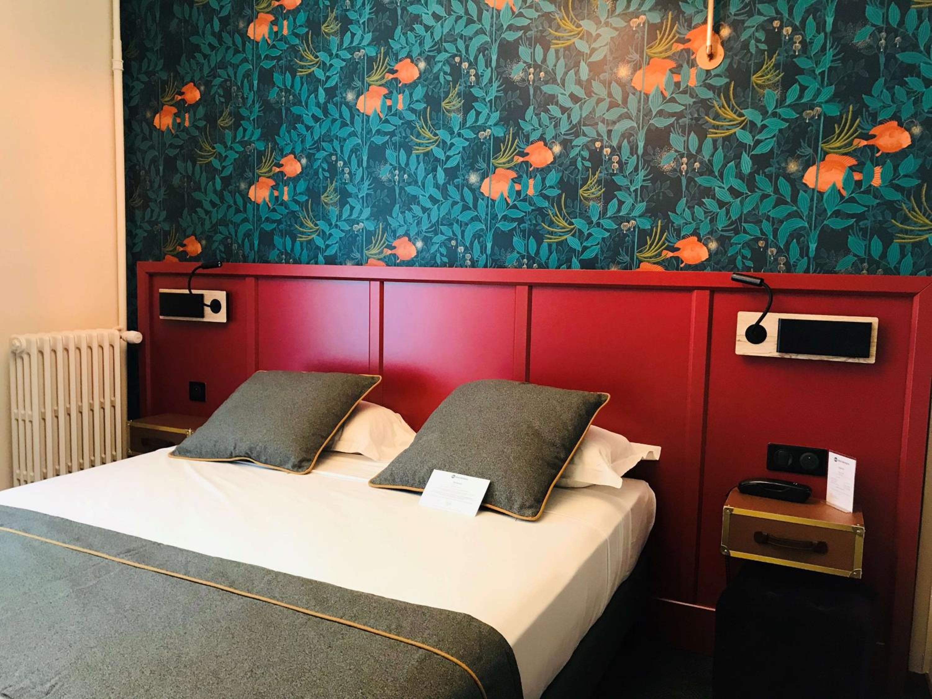 Comfort Queen Room with Air Condition - Photo 5