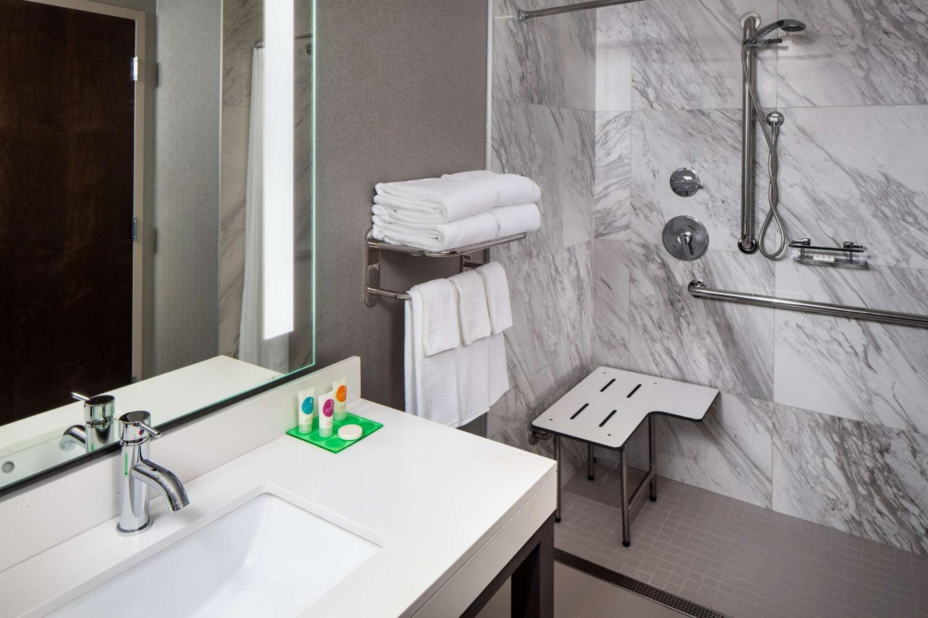 King Suite with Sofa Bed and Roll-In Shower - Disability Access - Photo 2