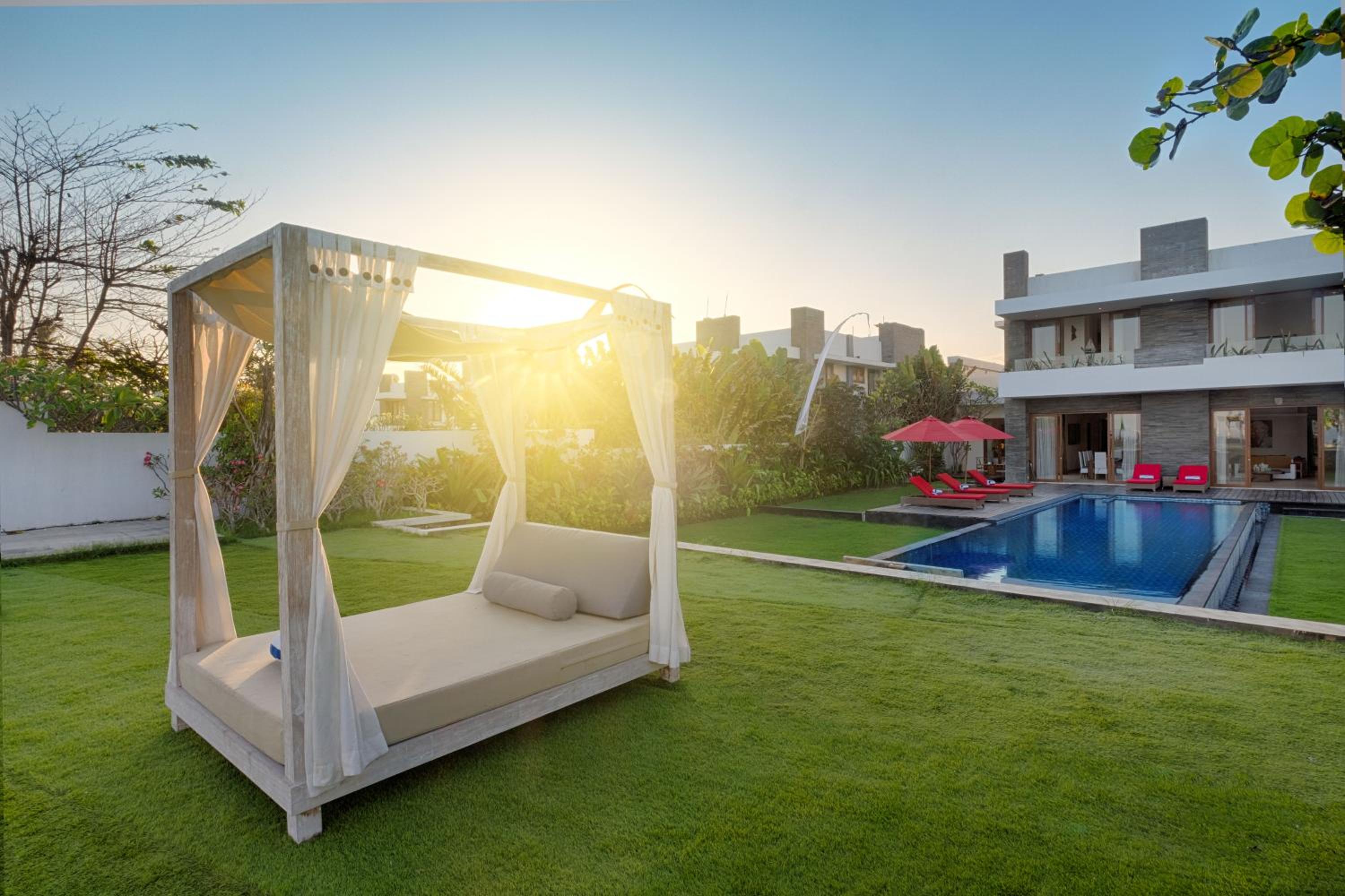 Three-Bedroom Beachfront Villa with Private Pool - Photo 2
