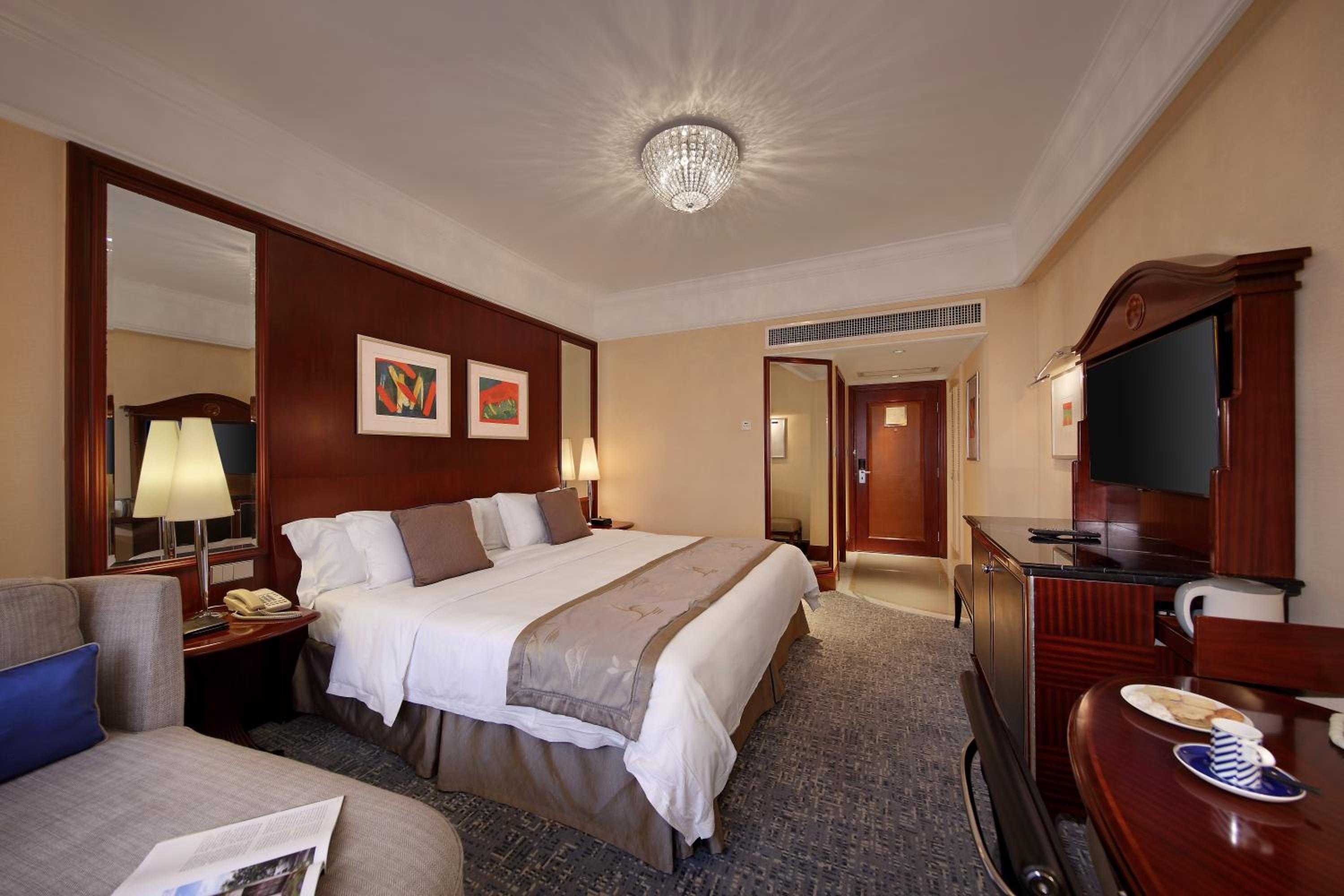 Royal Premier King Room photo 2