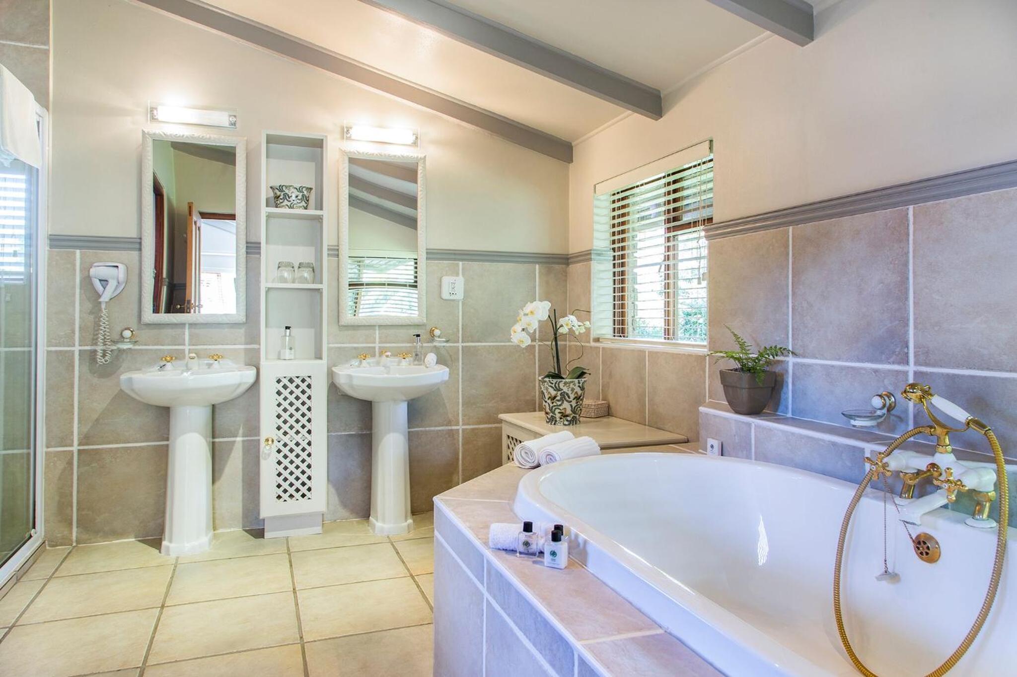 Luxury King or Twin Room - No View - Photo 4