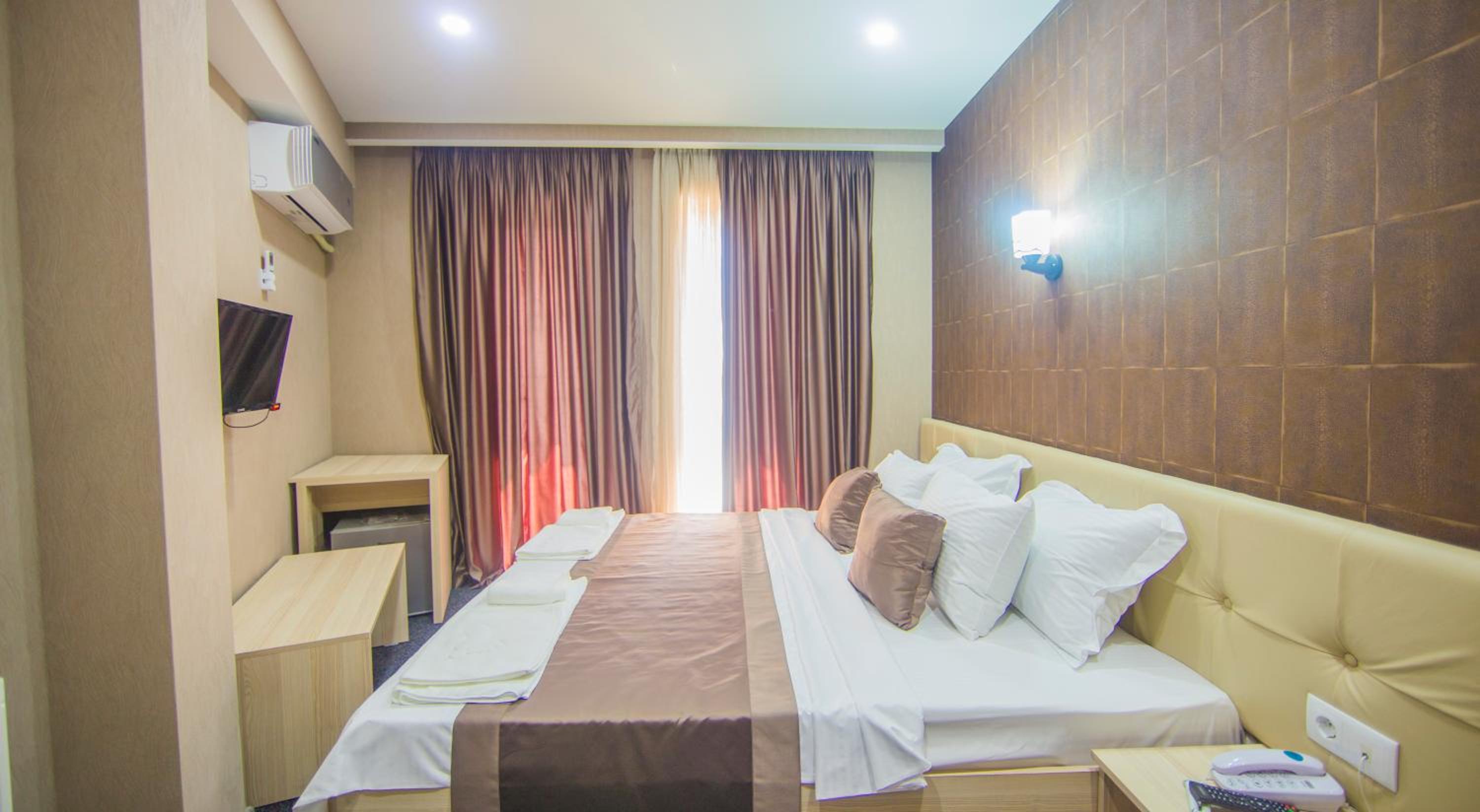 King Room with Balcony photo 2
