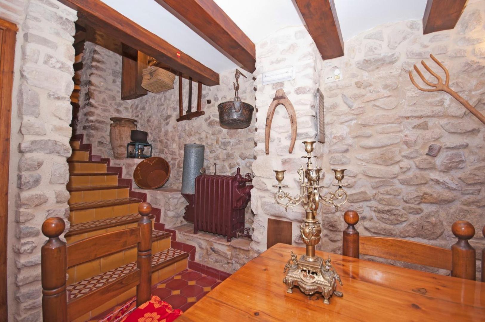 Six-Bedroom House photo 2