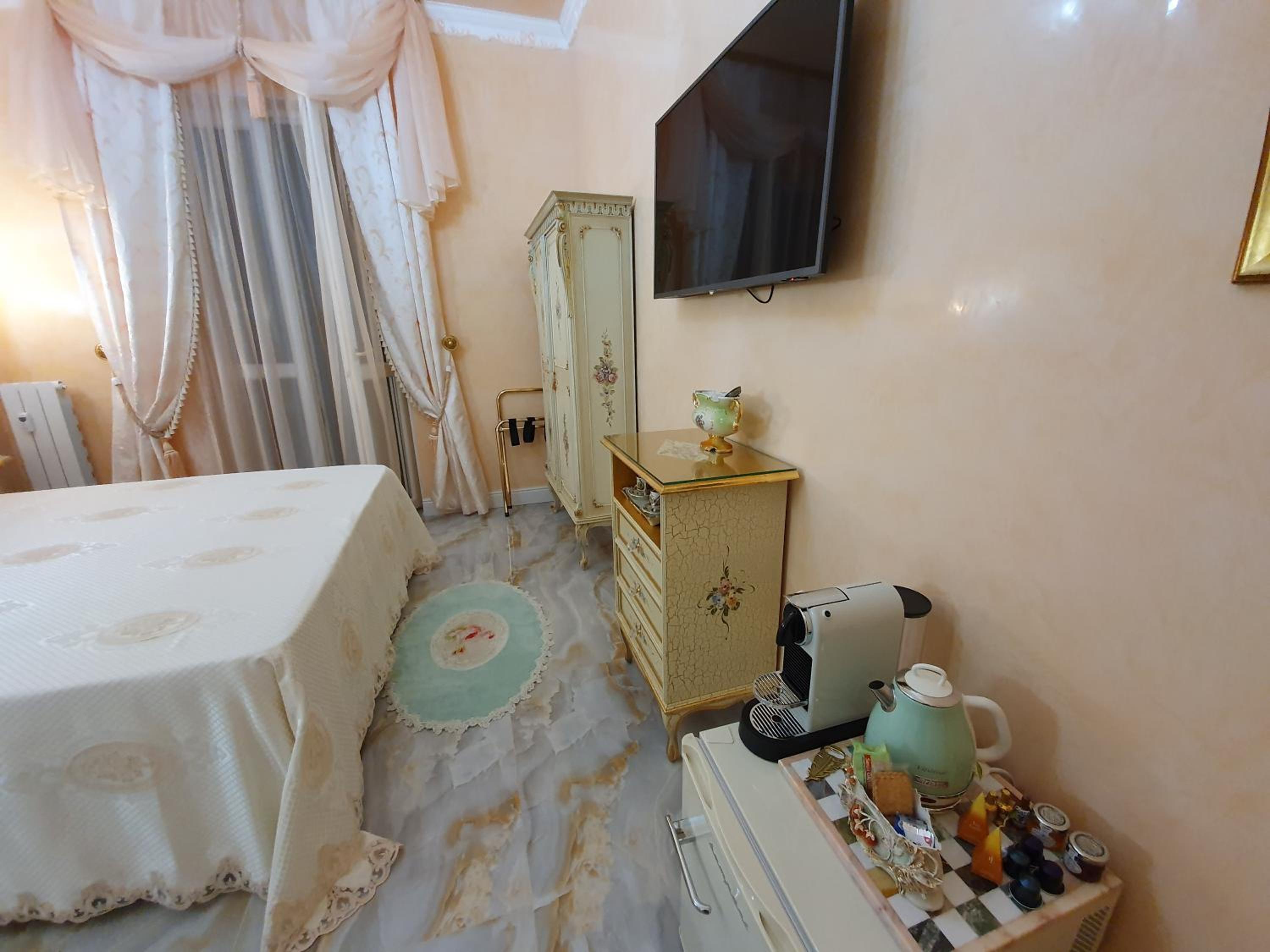 Deluxe Double Room with Balcony - Photo 1