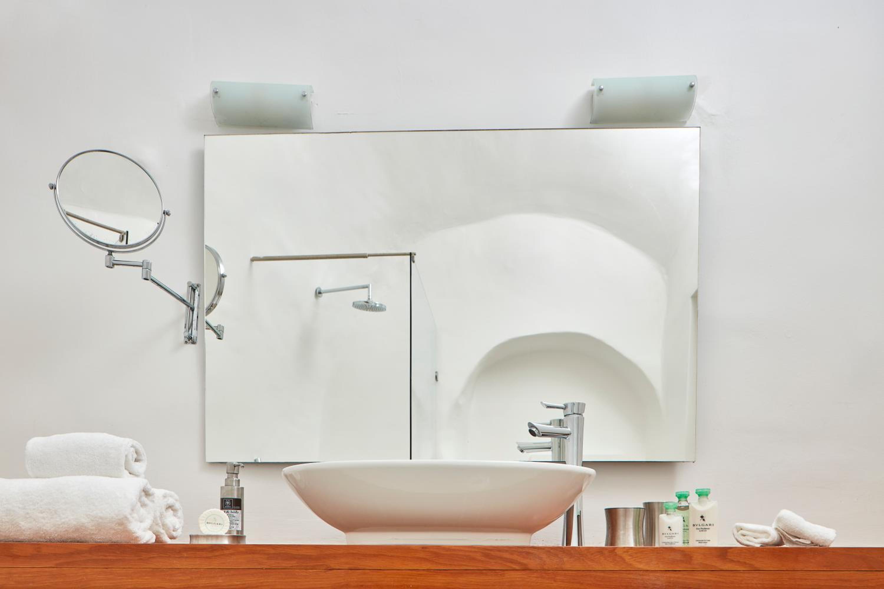 Villa Double Room with Open Air Jetted Tub & Caldera View photo 3